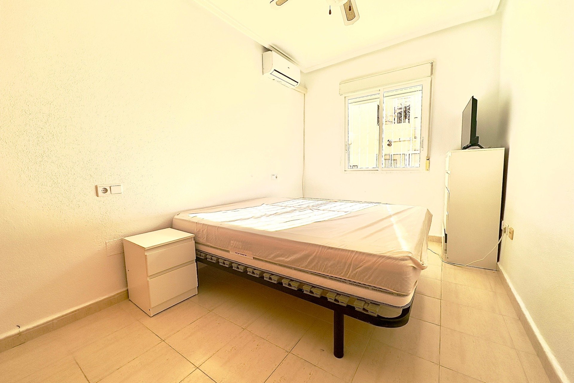 Resale - Bungalow -
Orihuela Costa - La Florida