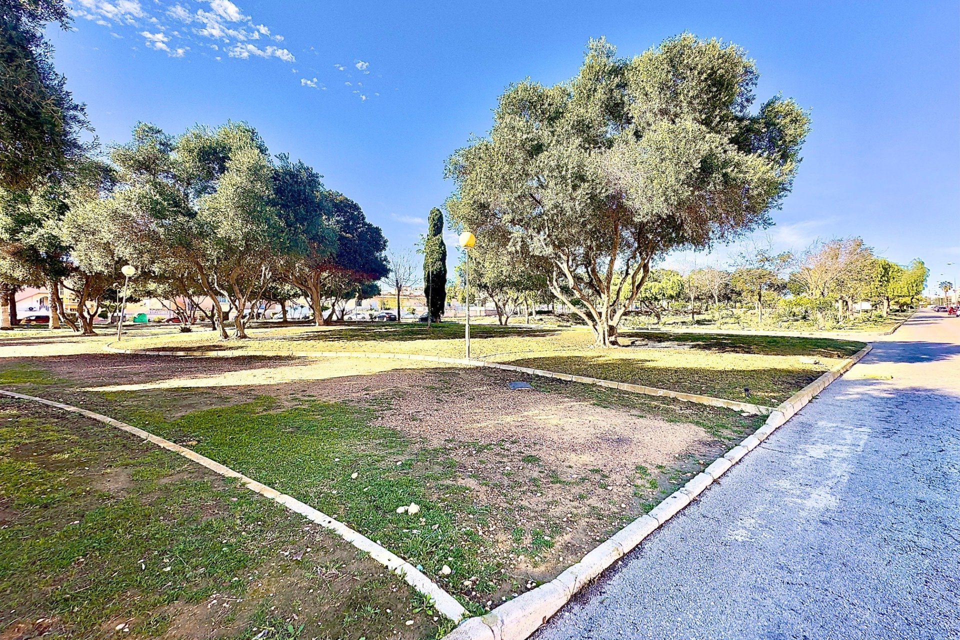 Resale - Bungalow -
Orihuela Costa - La Florida