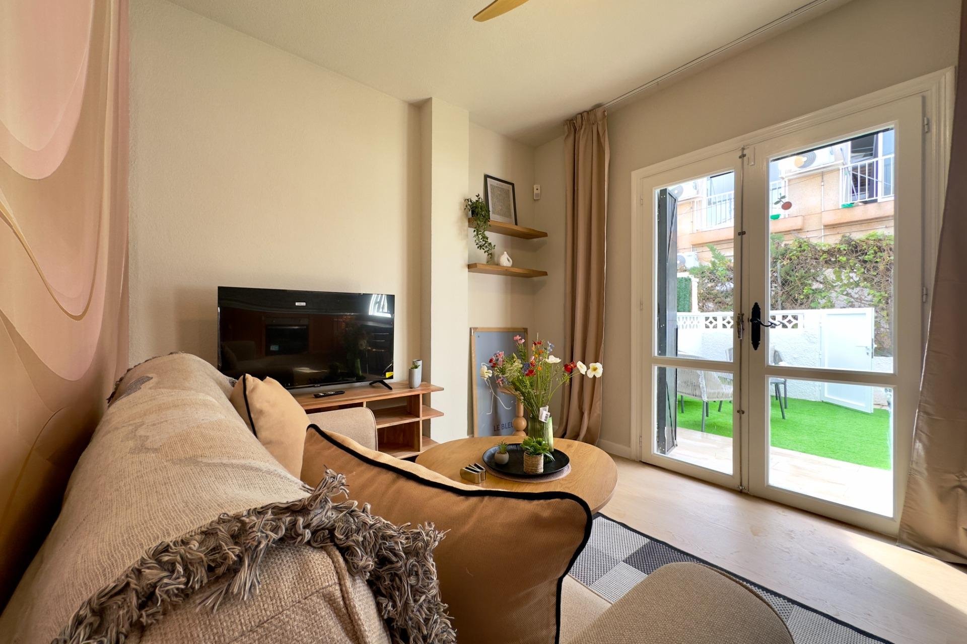 Resale - Bungalow -
Orihuela Costa - La Regia