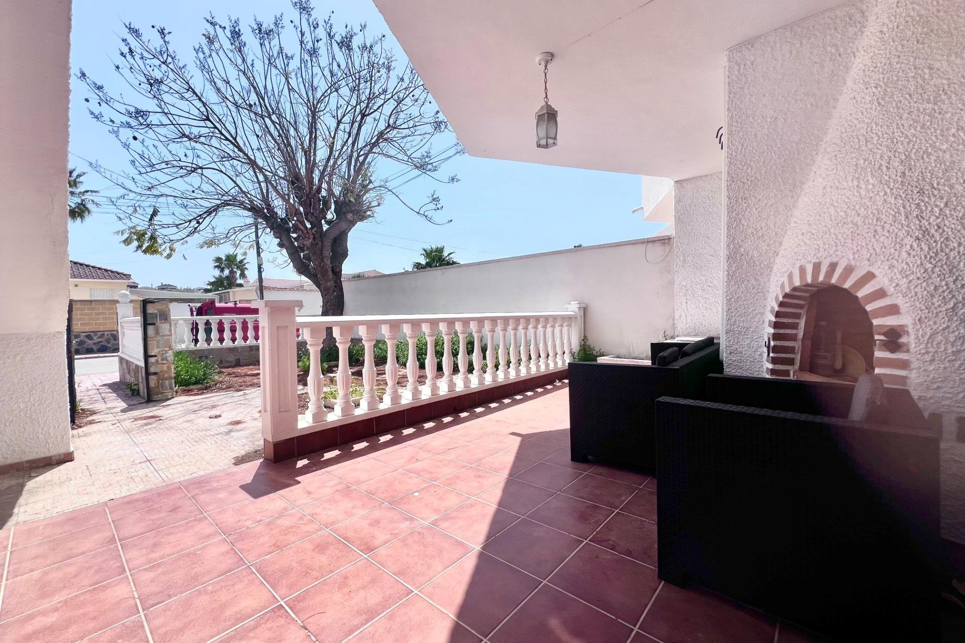 Resale - Bungalow -
Orihuela Costa - La Regia