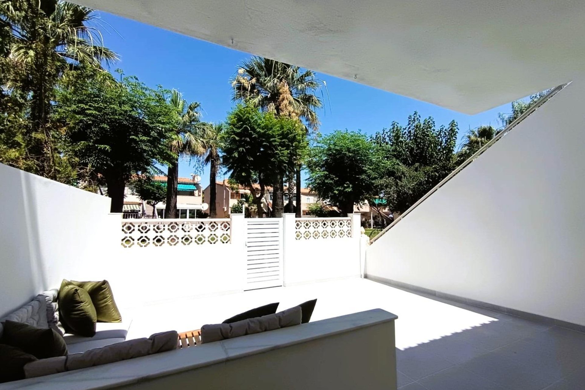 Resale - Bungalow -
Orihuela Costa - La Regia