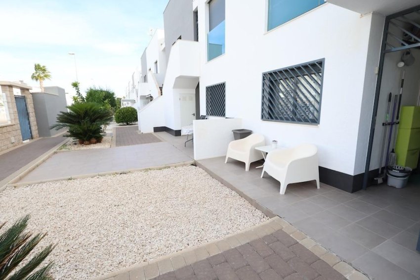Resale - Bungalow -
Orihuela Costa - La Zenia