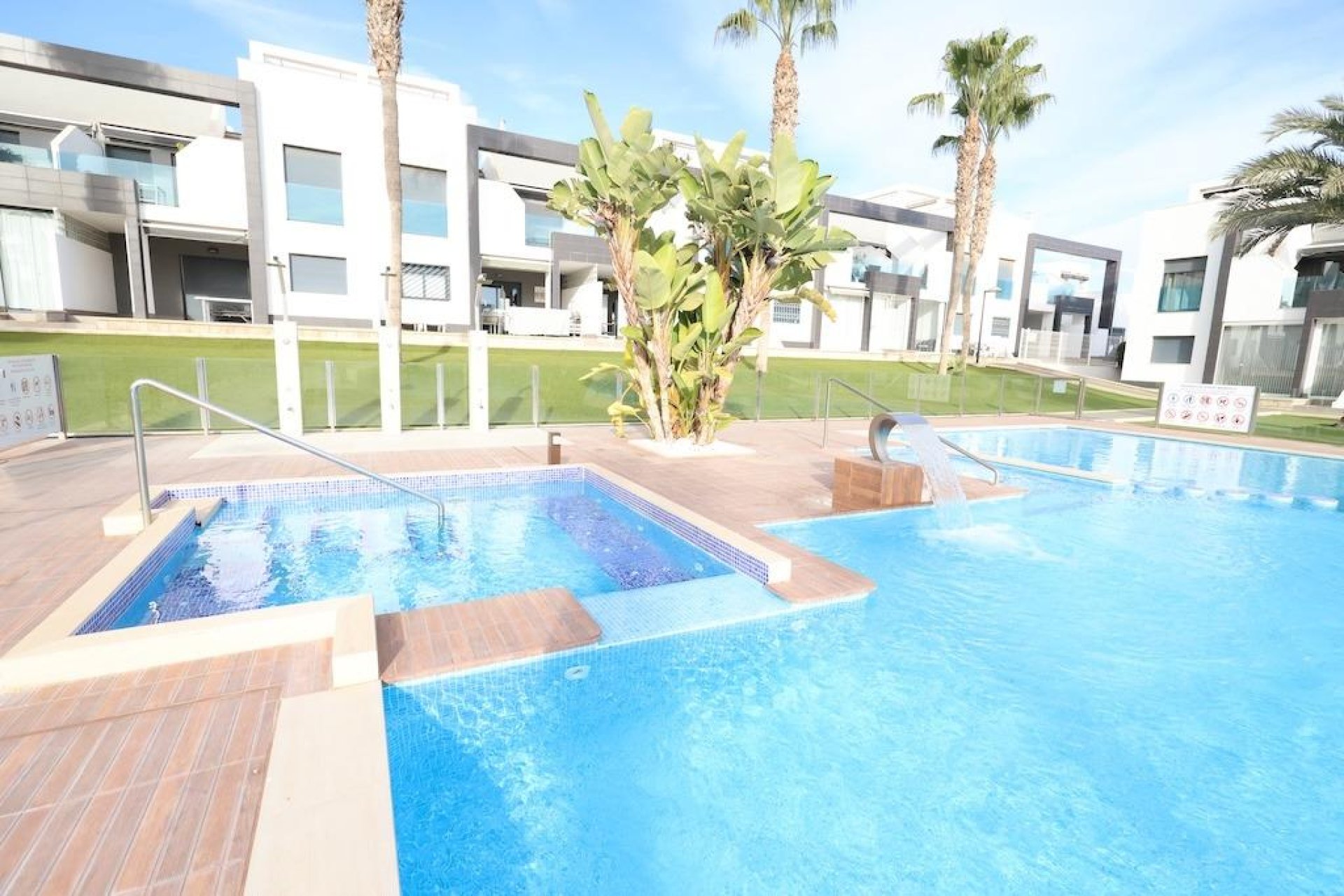 Resale - Bungalow -
Orihuela Costa - La Zenia