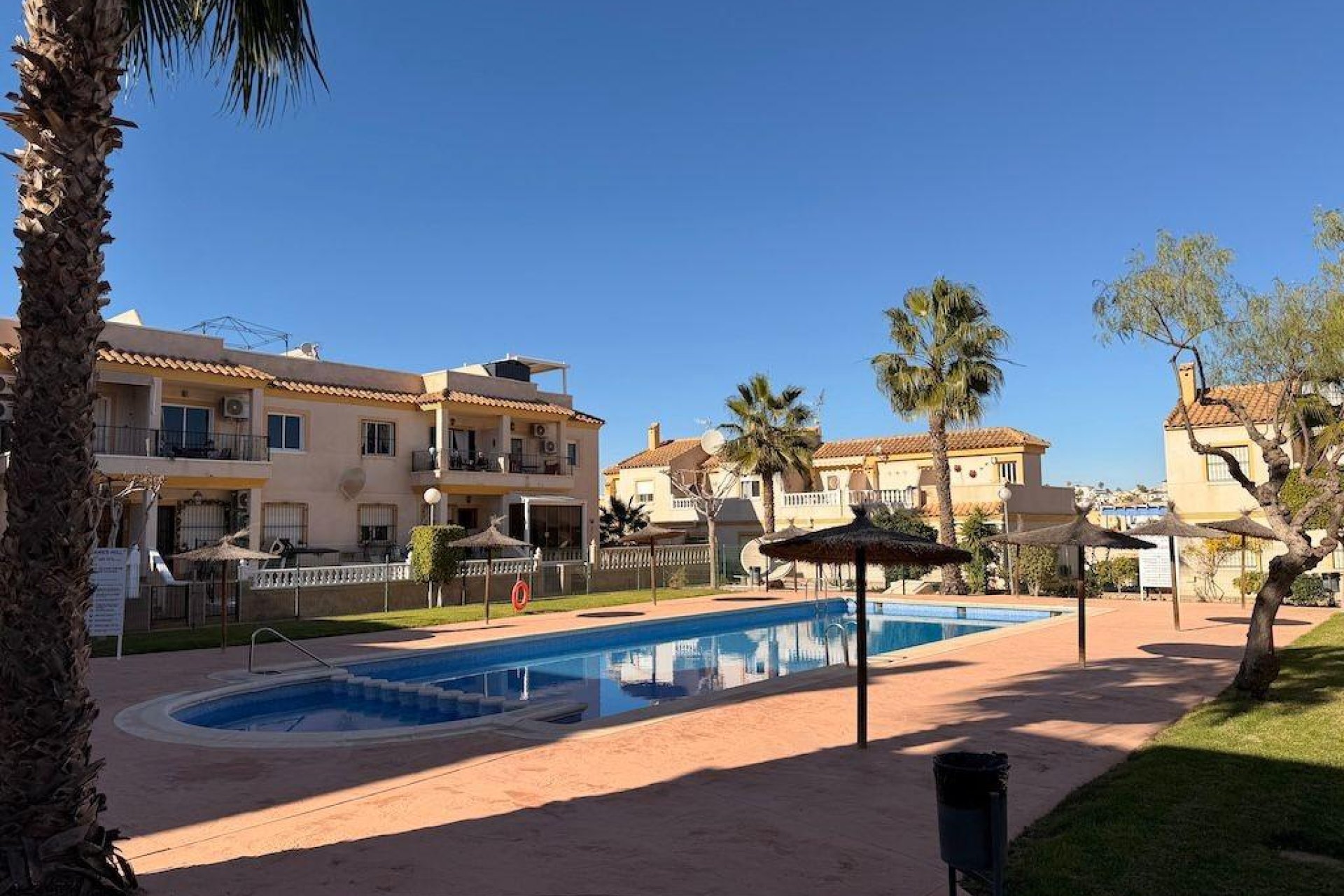 Resale - Bungalow -
Orihuela Costa - Las Filipinas