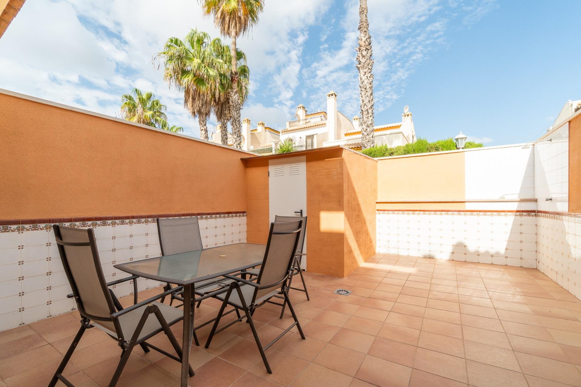 Resale - Bungalow -
Orihuela Costa - Los Dolses