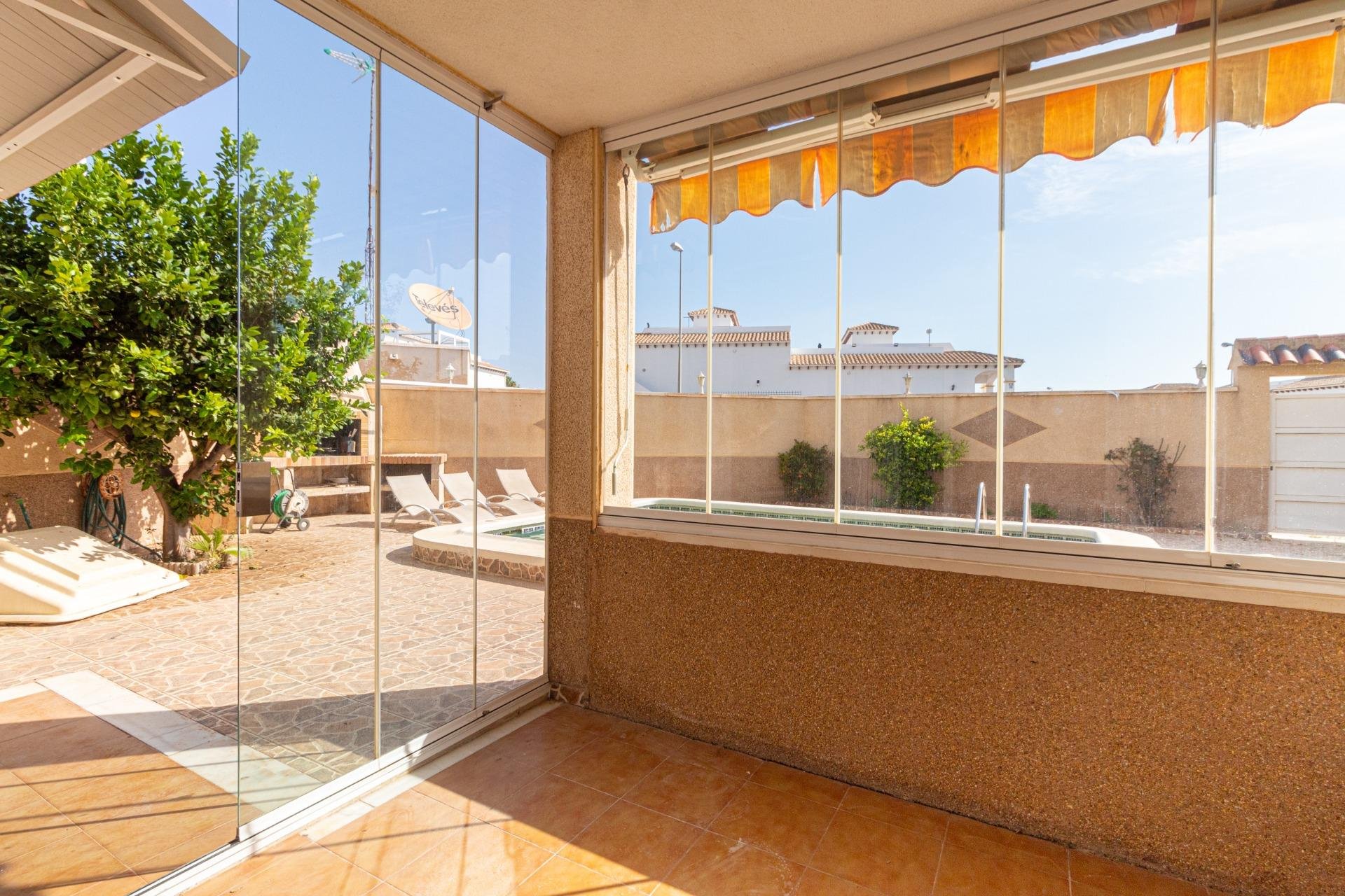 Resale - Bungalow -
Orihuela Costa - Punta Prima
