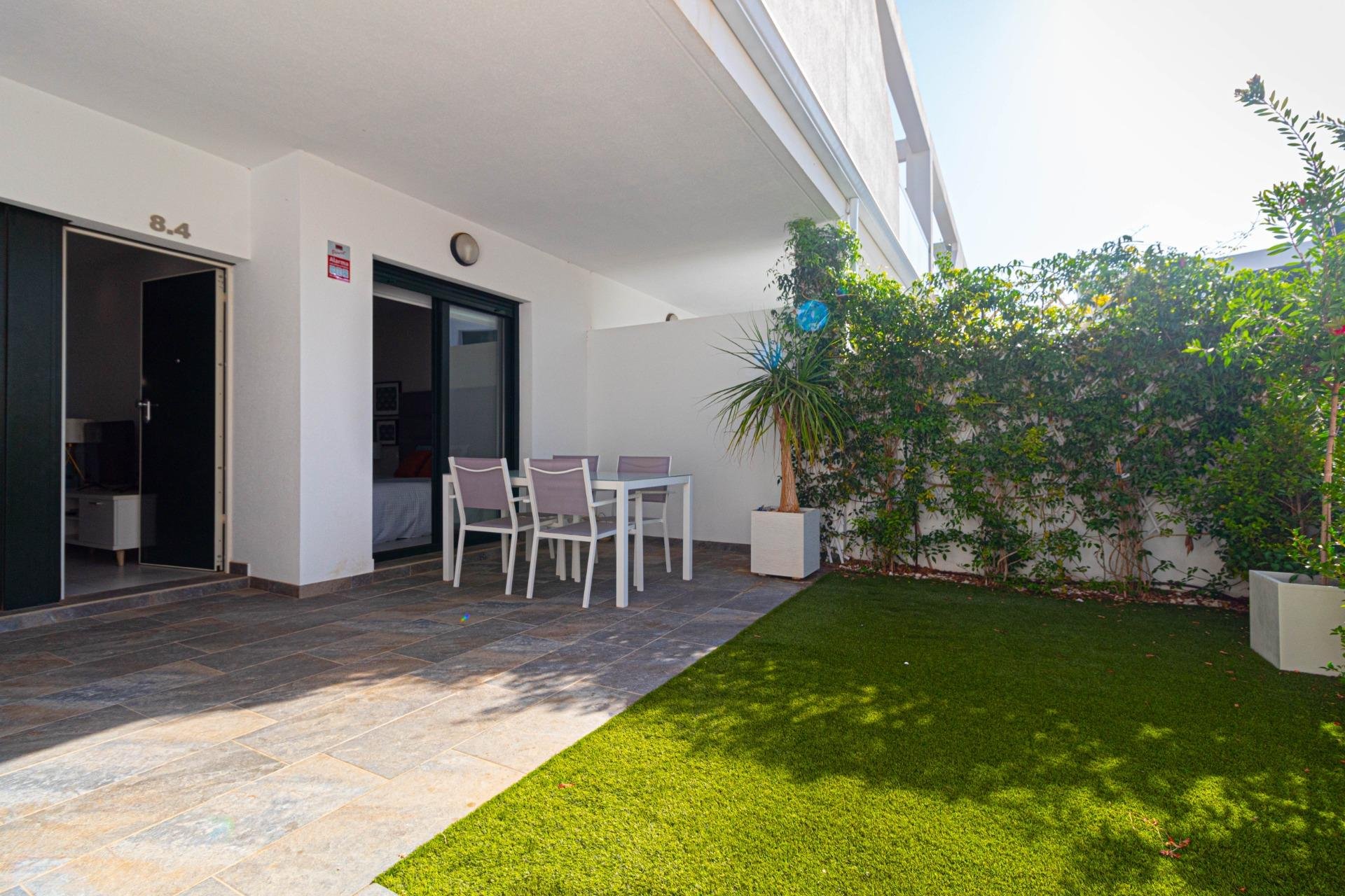 Resale - Bungalow -
Pilar de la Horadada - Mil Palmeras