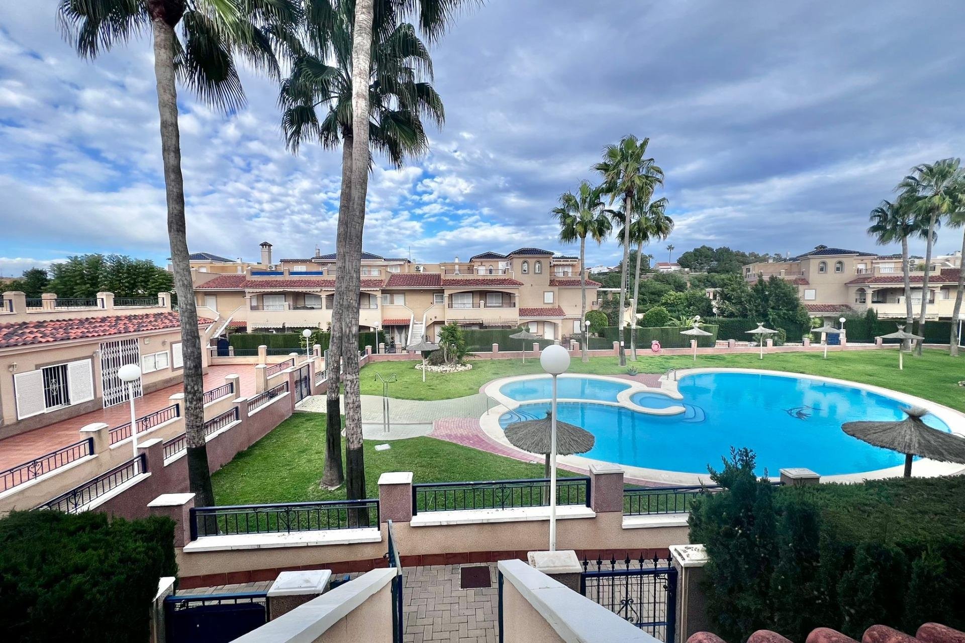 Resale - Bungalow -
Pilar de la Horadada - RioMar