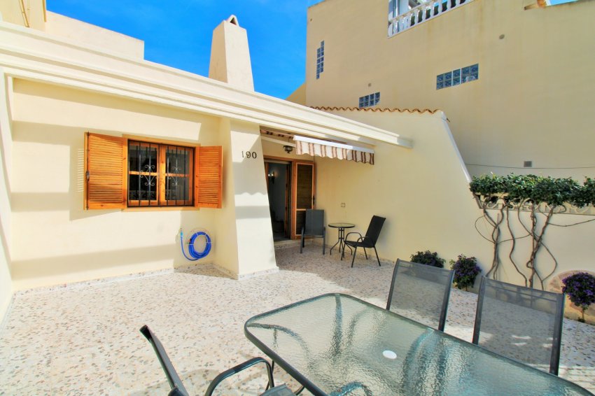 Resale - Bungalow -
Playa Flamenca
