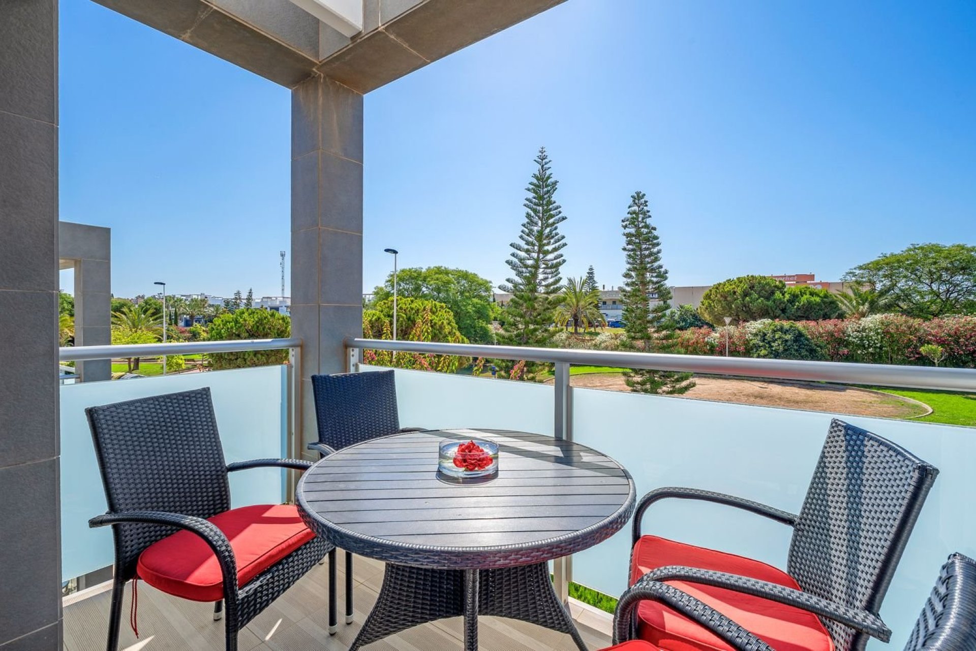 Resale - Bungalow -
Punta Prima