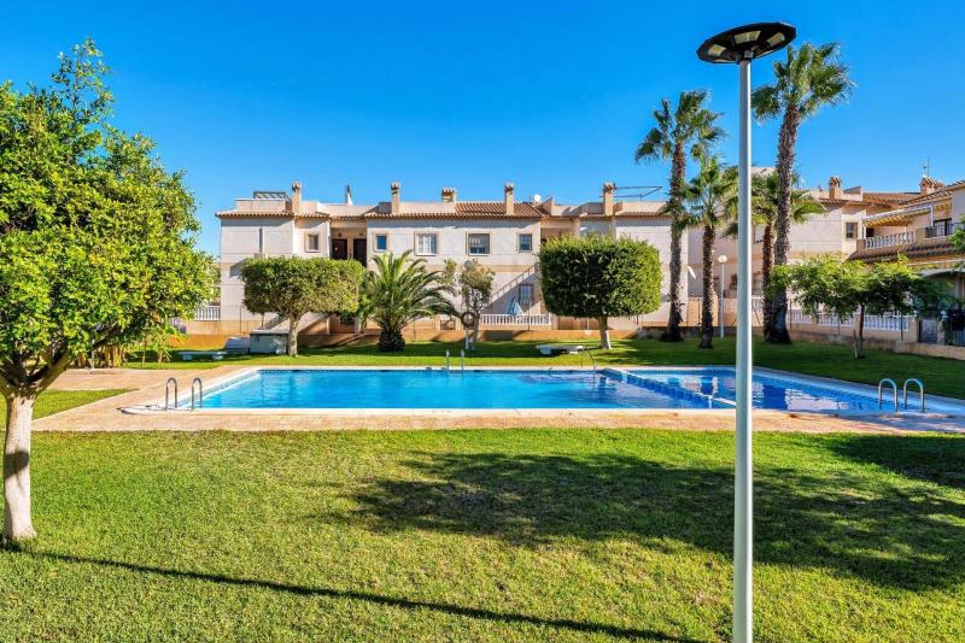 Resale - Bungalow -
Torrevieja - Aguas Nuevas