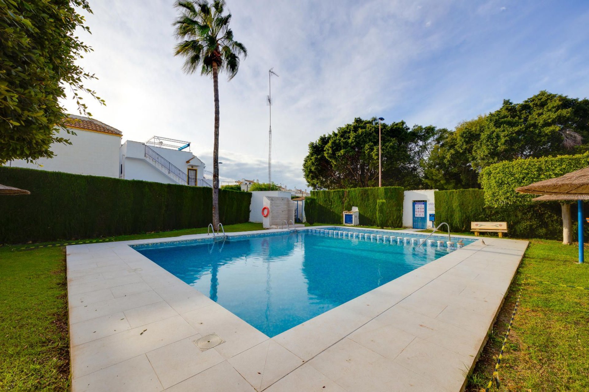 Resale - Bungalow -
Torrevieja - Carrefour