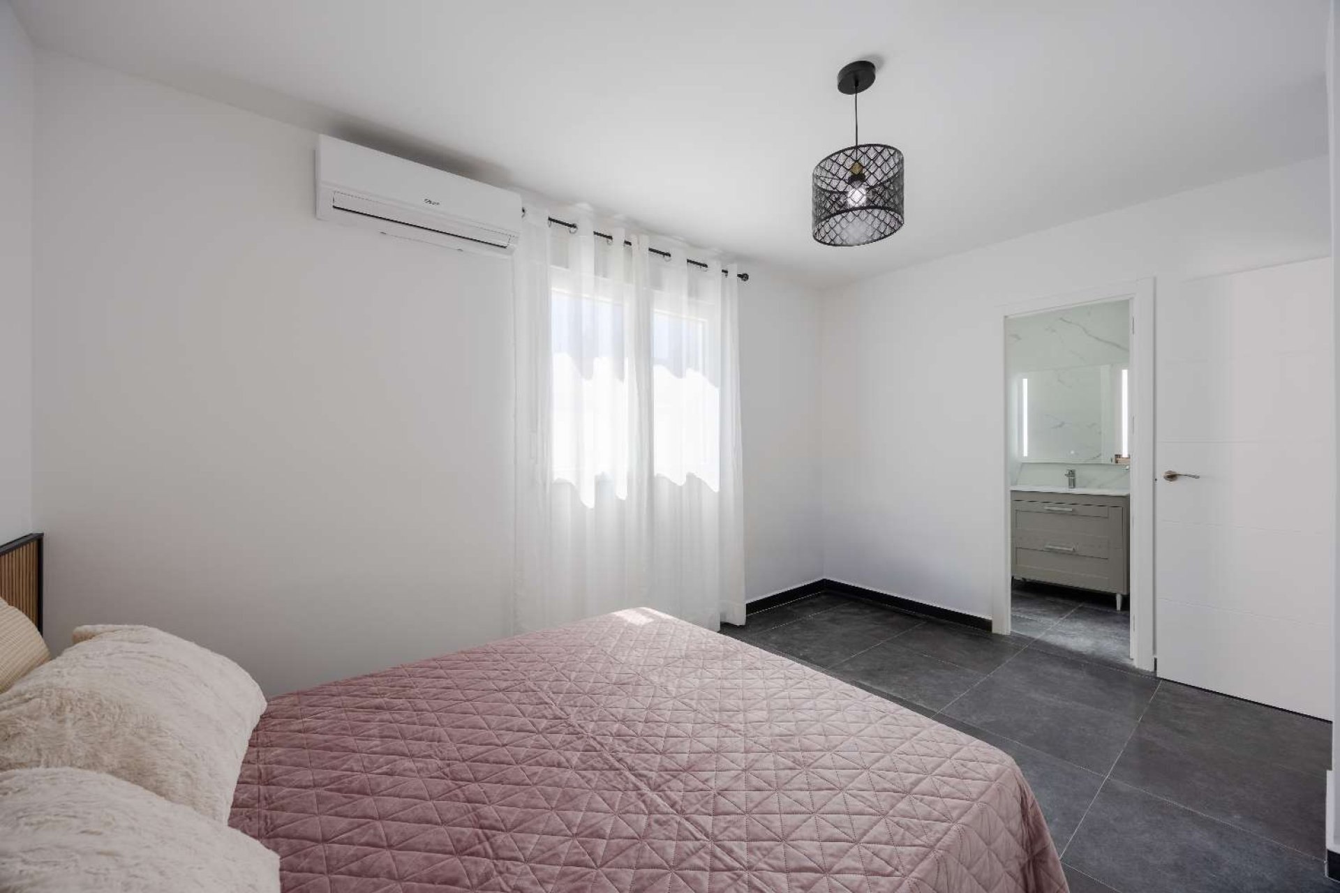 Resale - Bungalow -
Torrevieja - Jardin del Mar