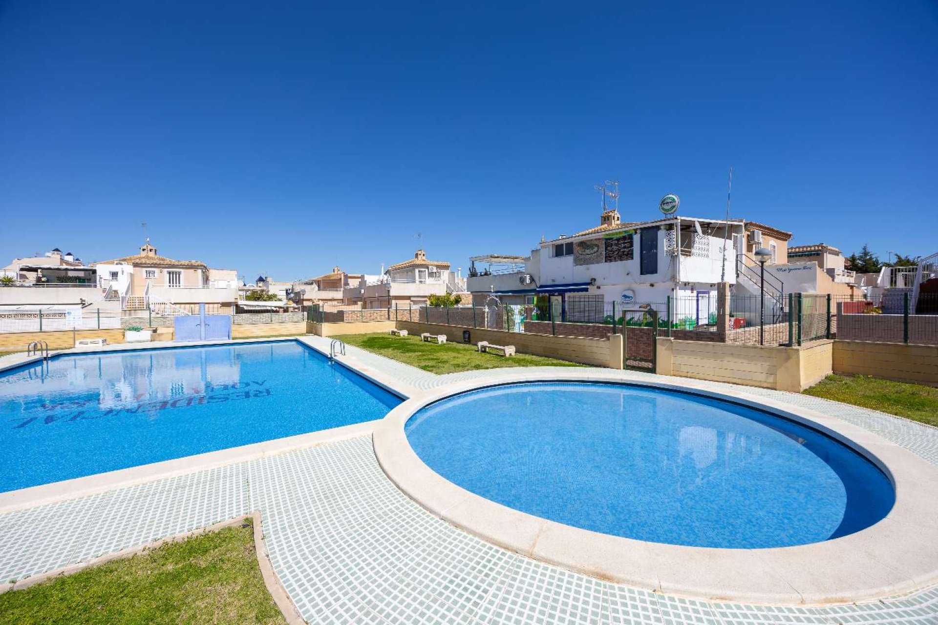 Resale - Bungalow -
Torrevieja - Jardin del Mar