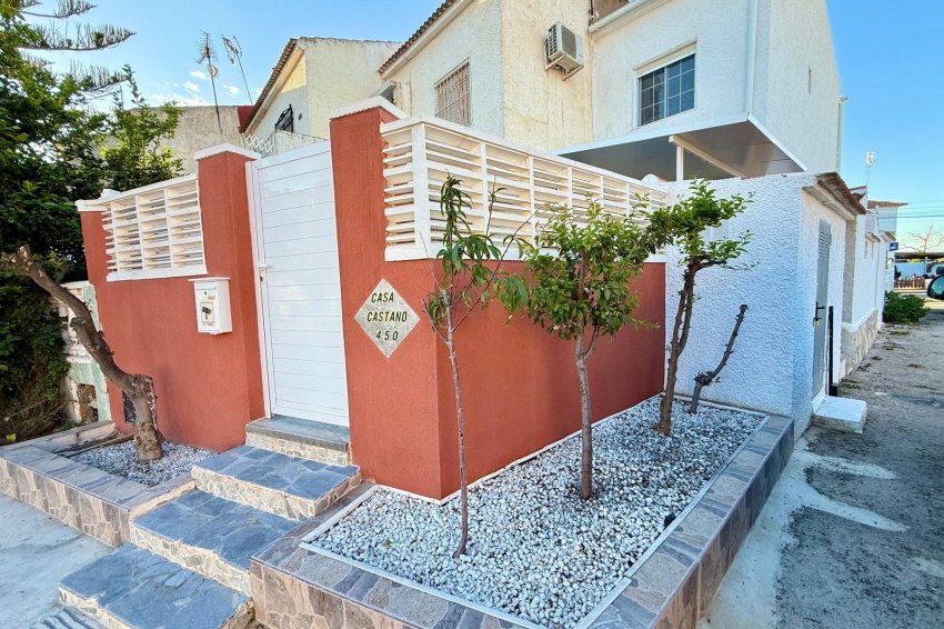Resale - Bungalow -
Torrevieja - La Siesta - El Salado - Torreta