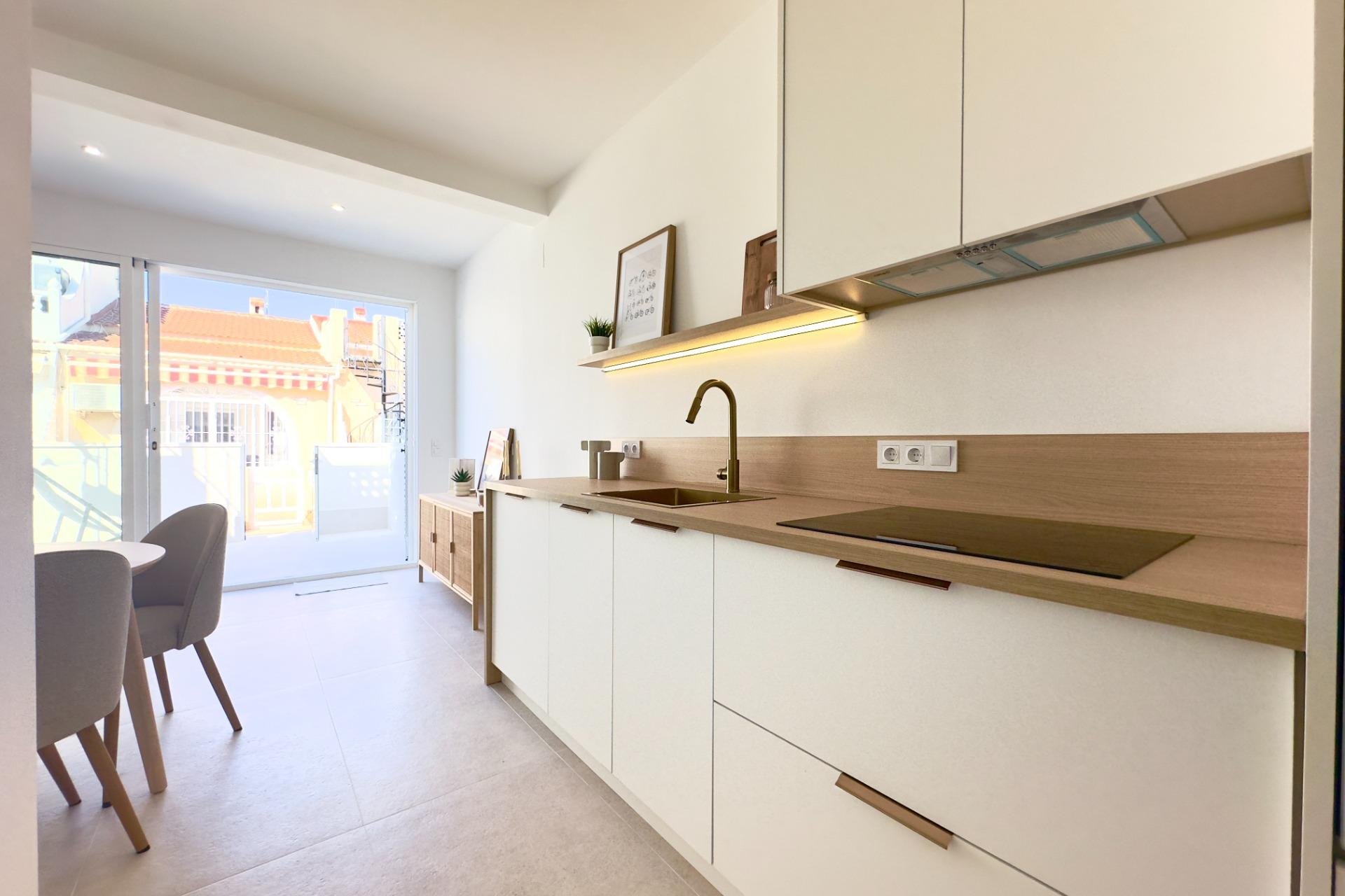 Resale - Bungalow -
Torrevieja - La Siesta - El Salado - Torreta