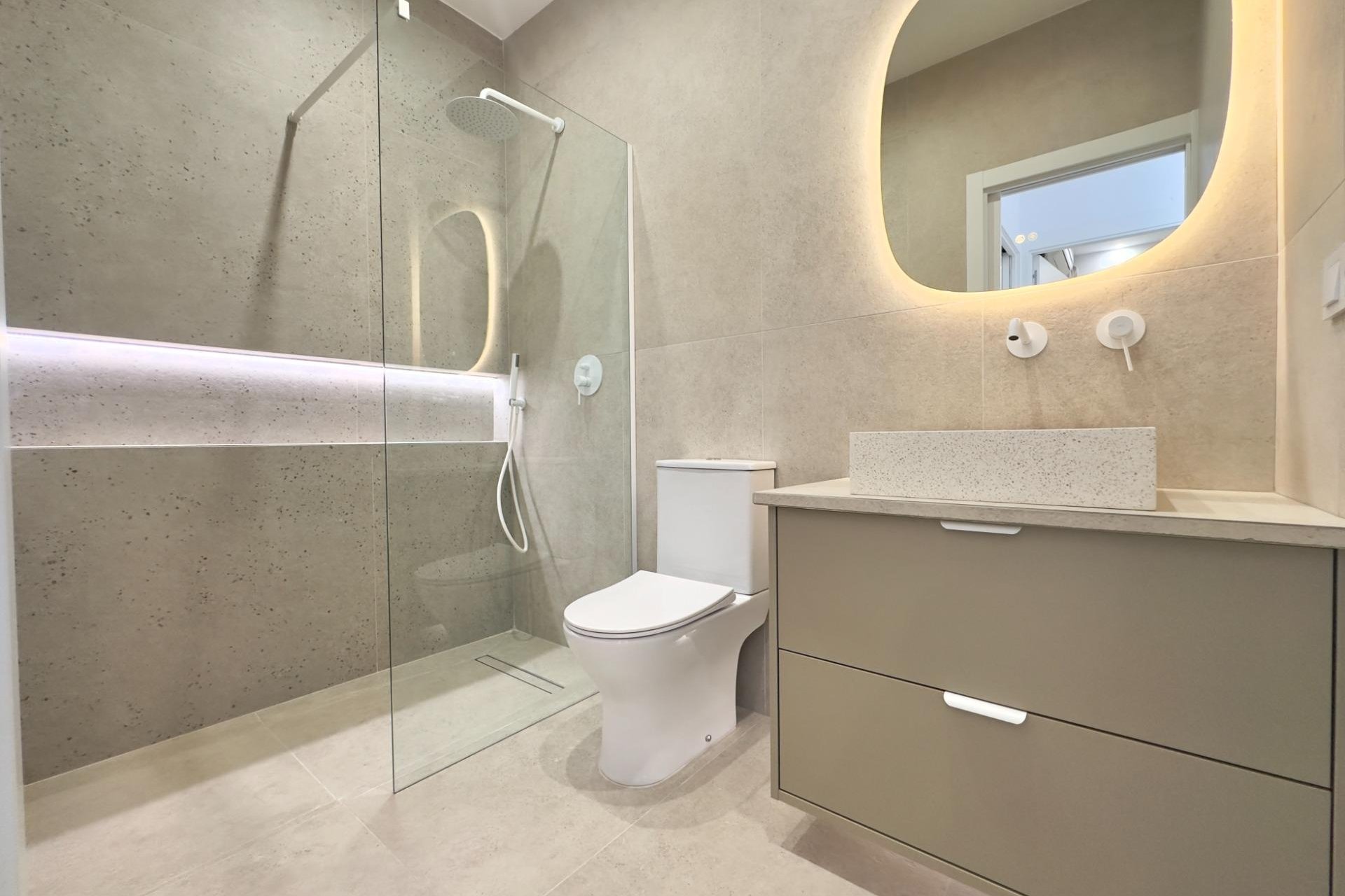 Resale - Bungalow -
Torrevieja - La Siesta - El Salado - Torreta