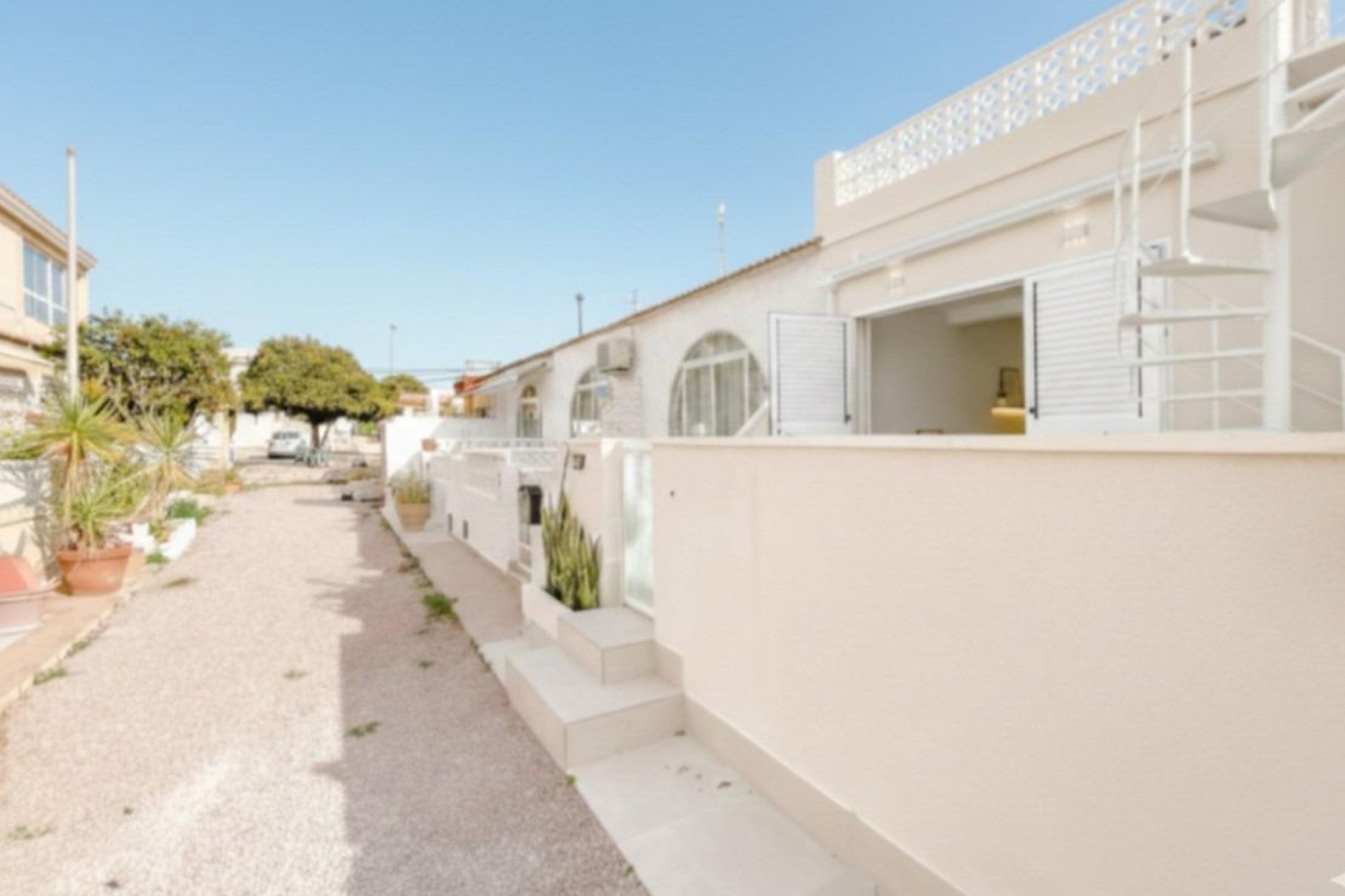 Resale - Bungalow -
Torrevieja - La Siesta - El Salado - Torreta