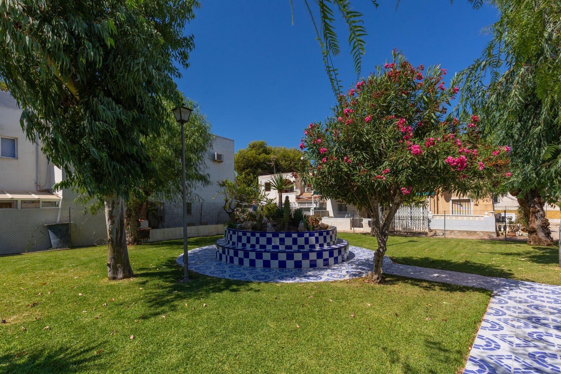 Resale - Bungalow -
Torrevieja - La Siesta - El Salado - Torreta