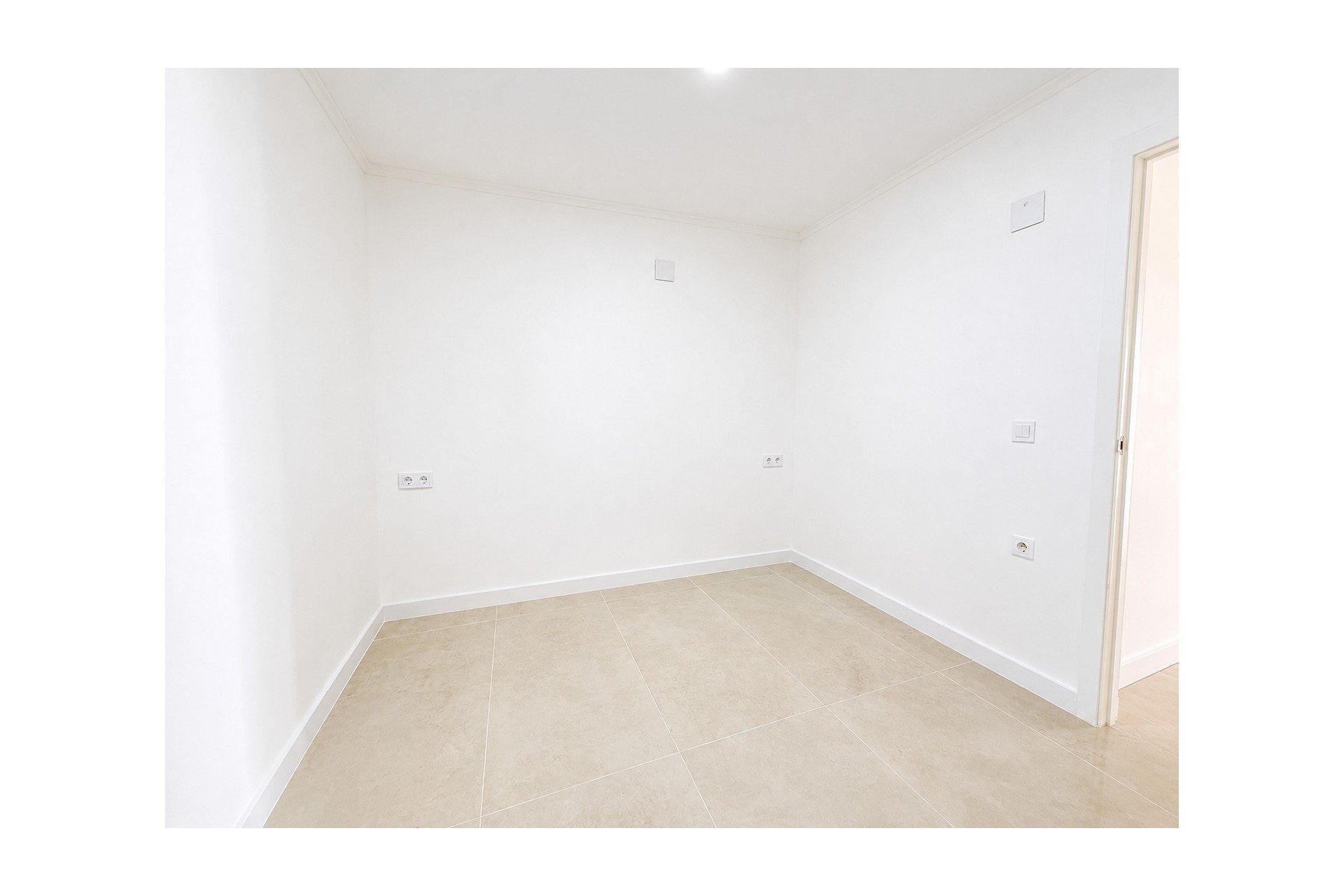 Resale - Bungalow -
Torrevieja - La Siesta - El Salado - Torreta