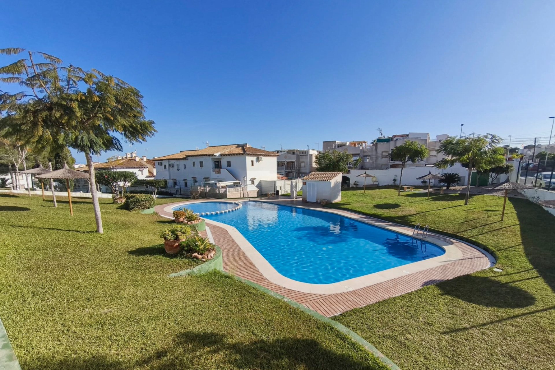 Resale - Bungalow -
Torrevieja - Lago jardin