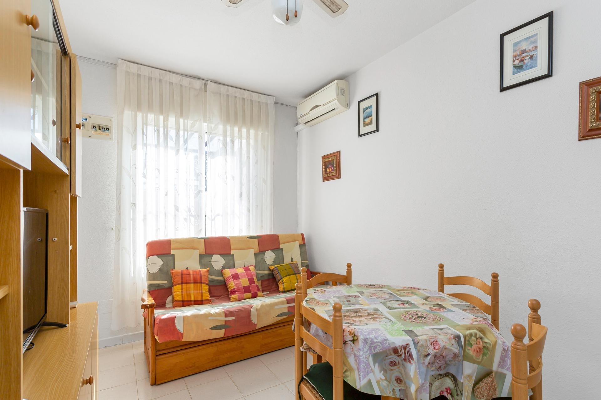 Resale - Bungalow -
Torrevieja - Lago jardin