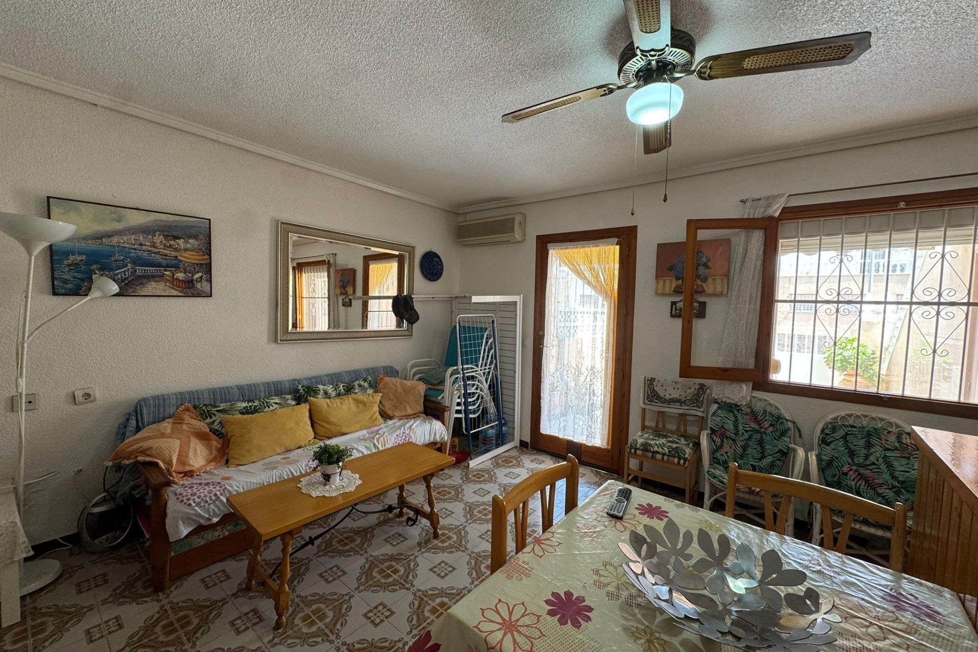 Resale - Bungalow -
Torrevieja - Playa de los Naufragos