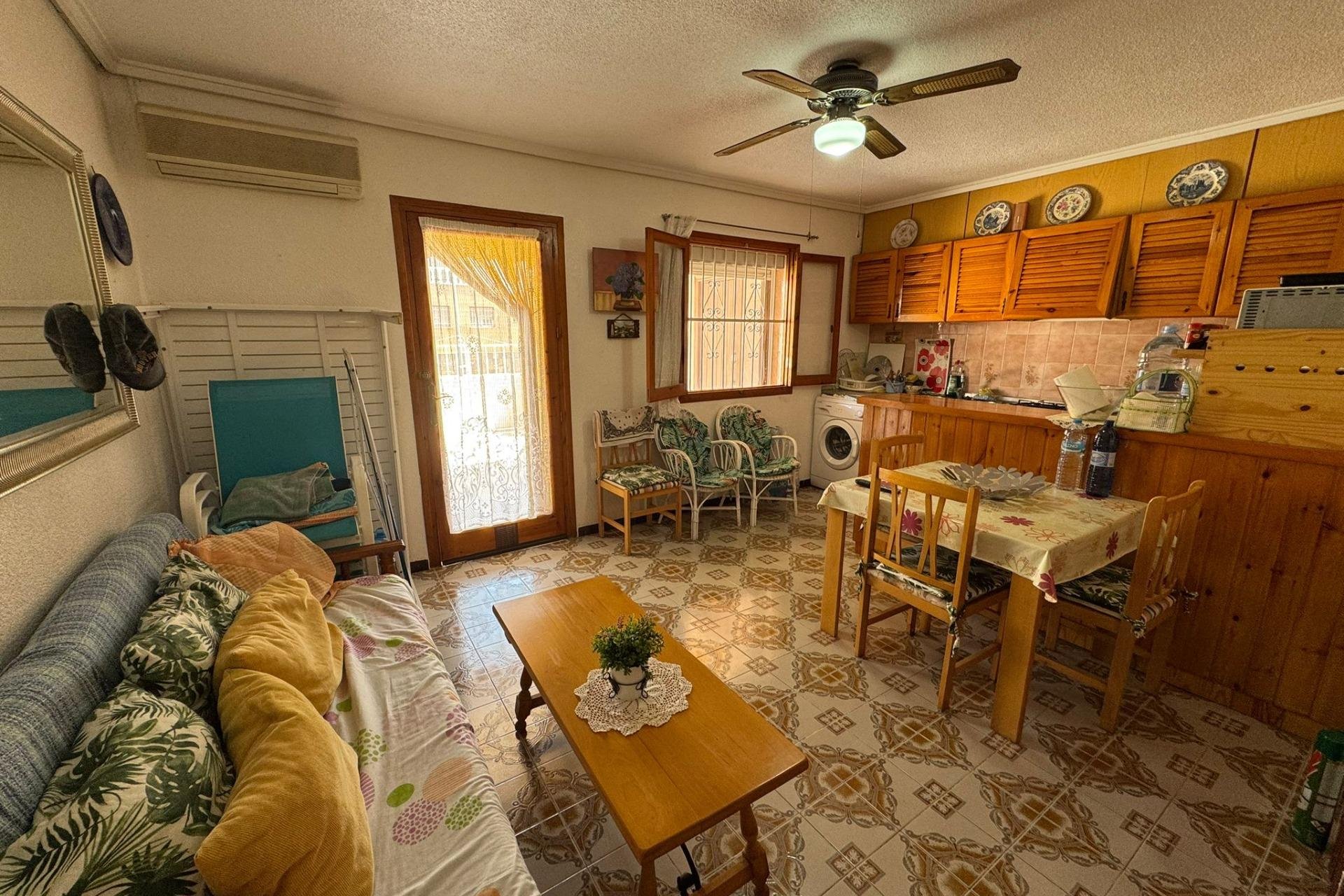 Resale - Bungalow -
Torrevieja - Playa de los Naufragos