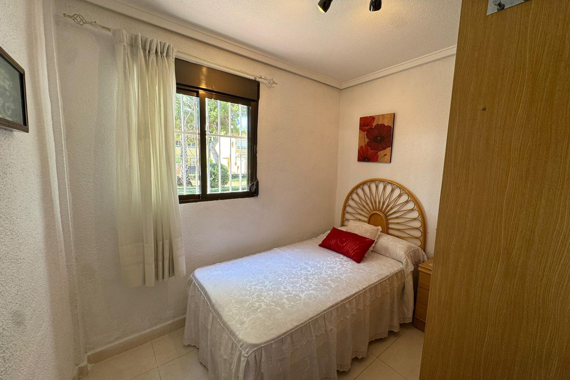 Resale - Bungalow -
Torrevieja - Playa de los Naufragos