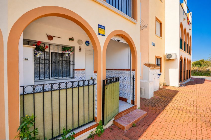 Resale - Bungalow -
Torrevieja - Playa de los Naufragos