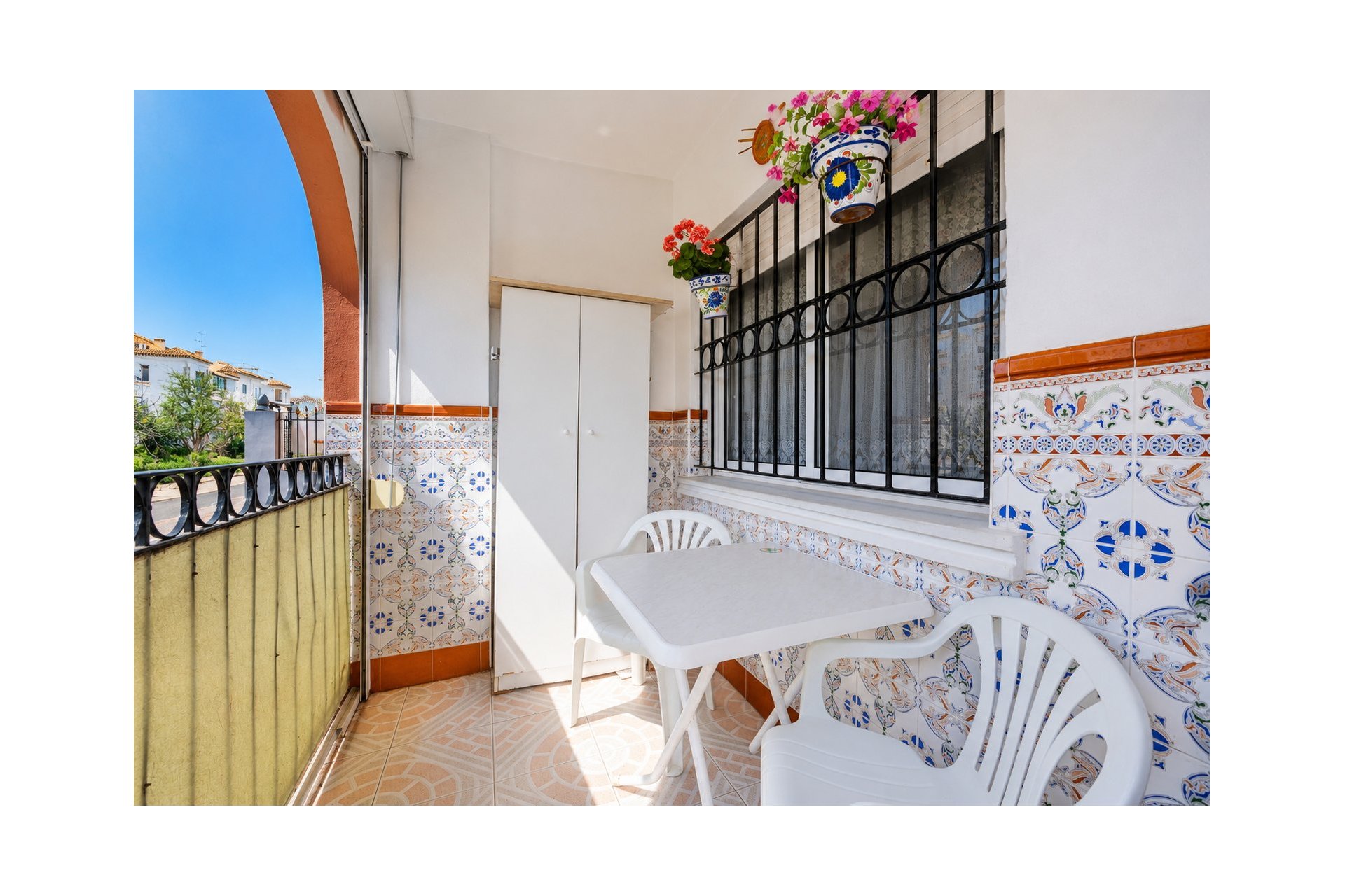 Resale - Bungalow -
Torrevieja - Playa de los Naufragos
