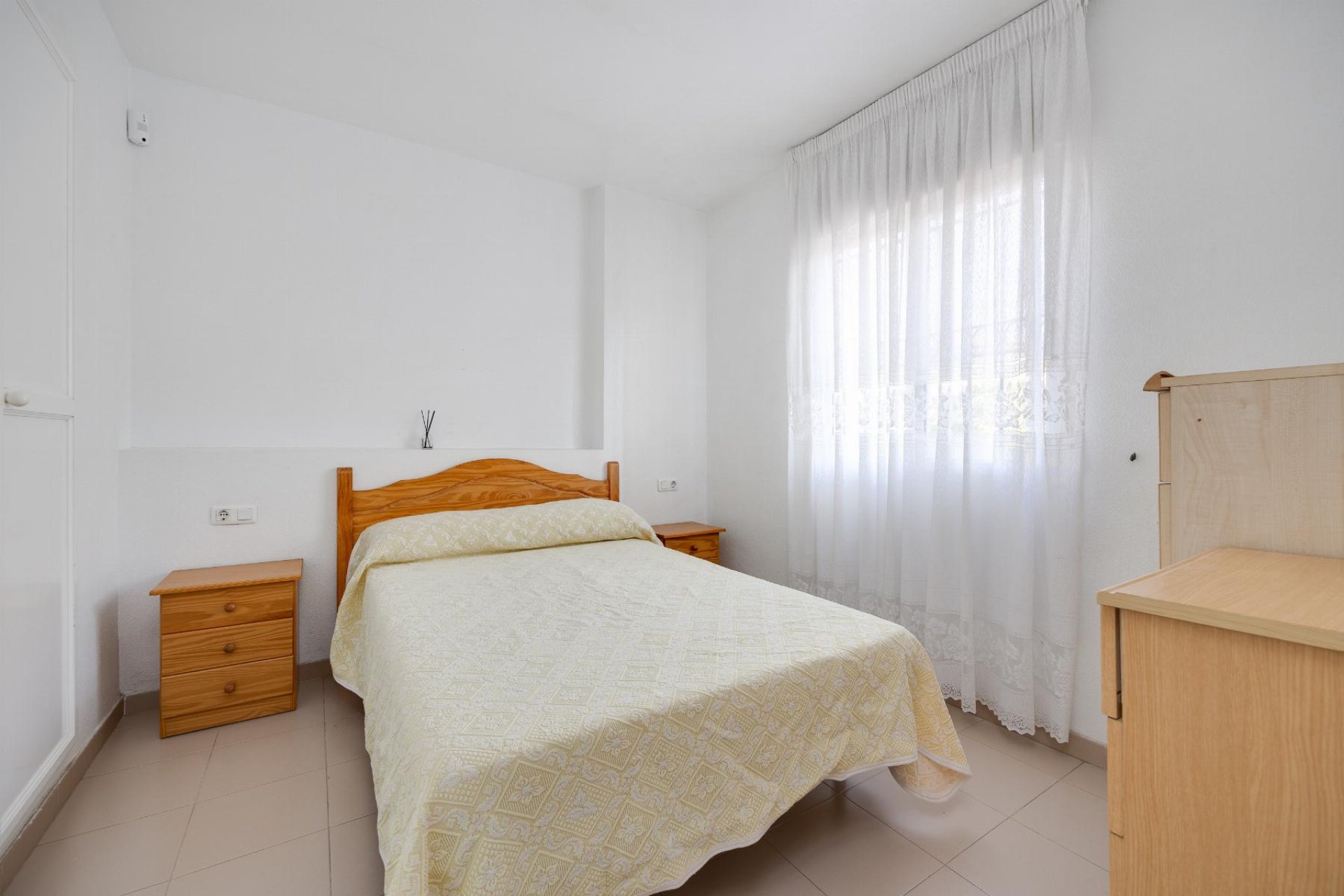 Resale - Bungalow -
Torrevieja - Playa de los Naufragos