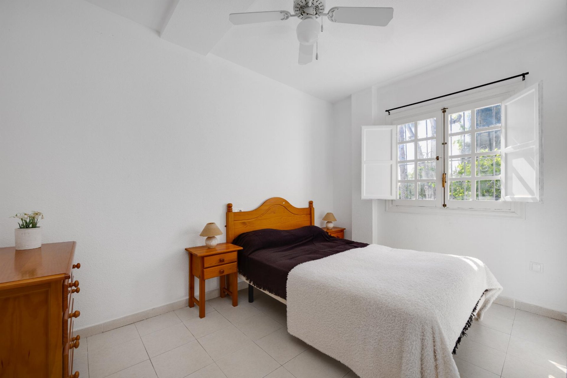 Resale - Bungalow -
Torrevieja - Playa de los Naufragos