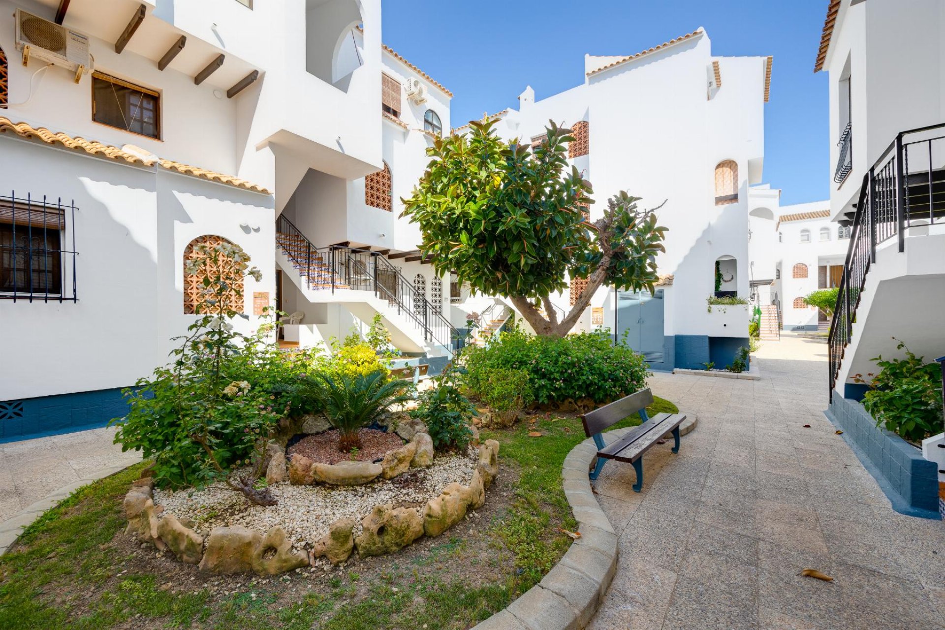 Resale - Bungalow -
Torrevieja - Playa de los Naufragos