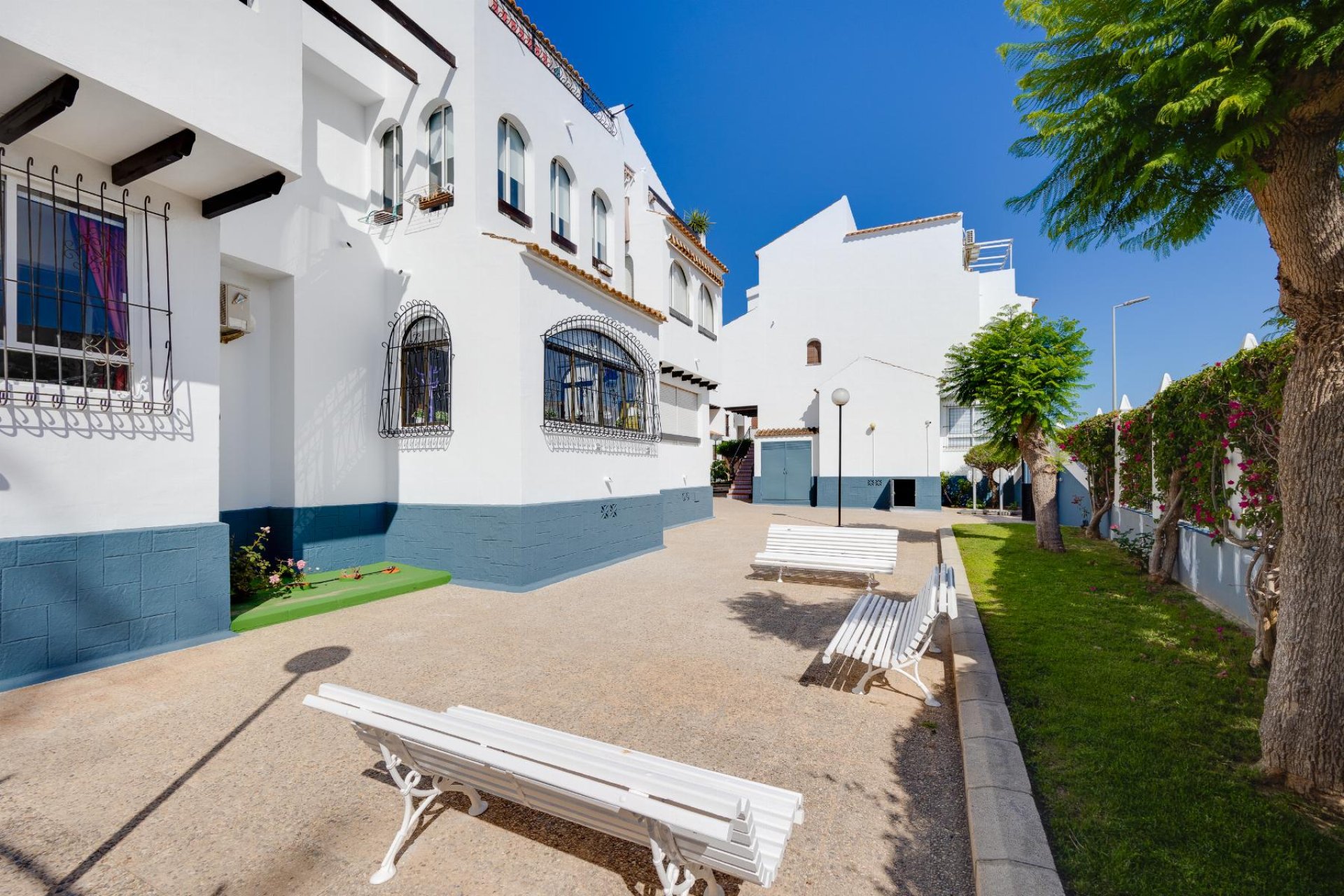 Resale - Bungalow -
Torrevieja - Playa de los Naufragos