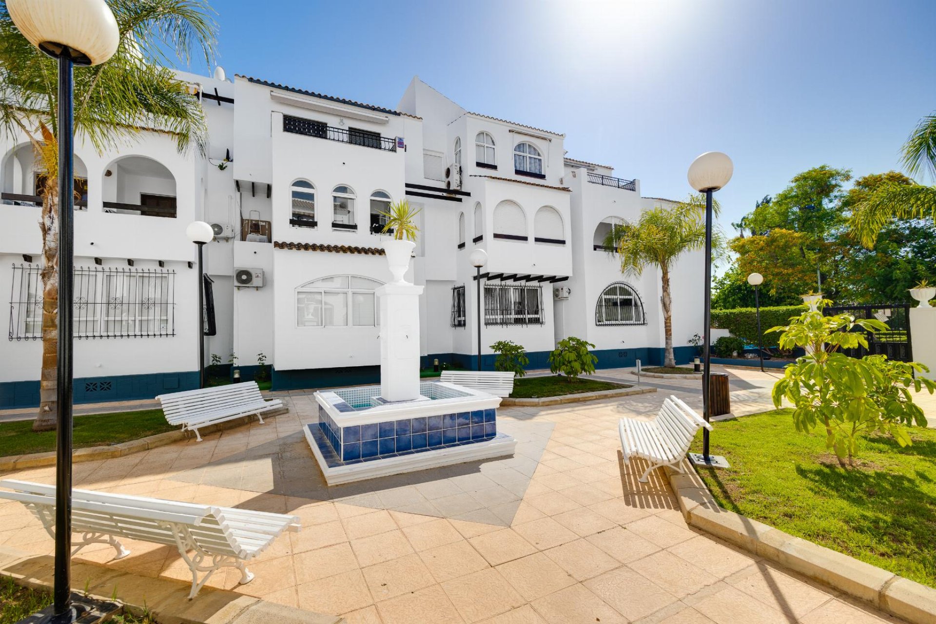 Resale - Bungalow -
Torrevieja - Playa de los Naufragos