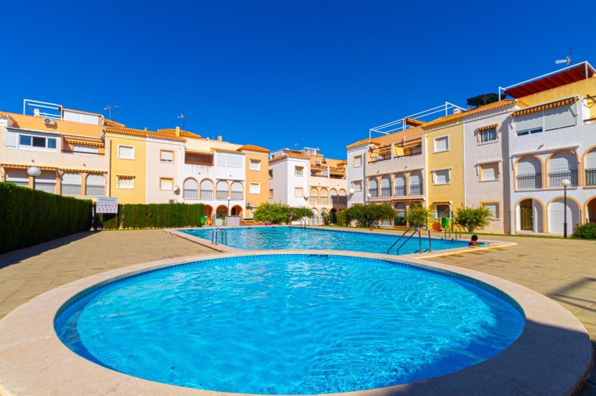 Resale - Bungalow -
Torrevieja - Playa de los Naufragos