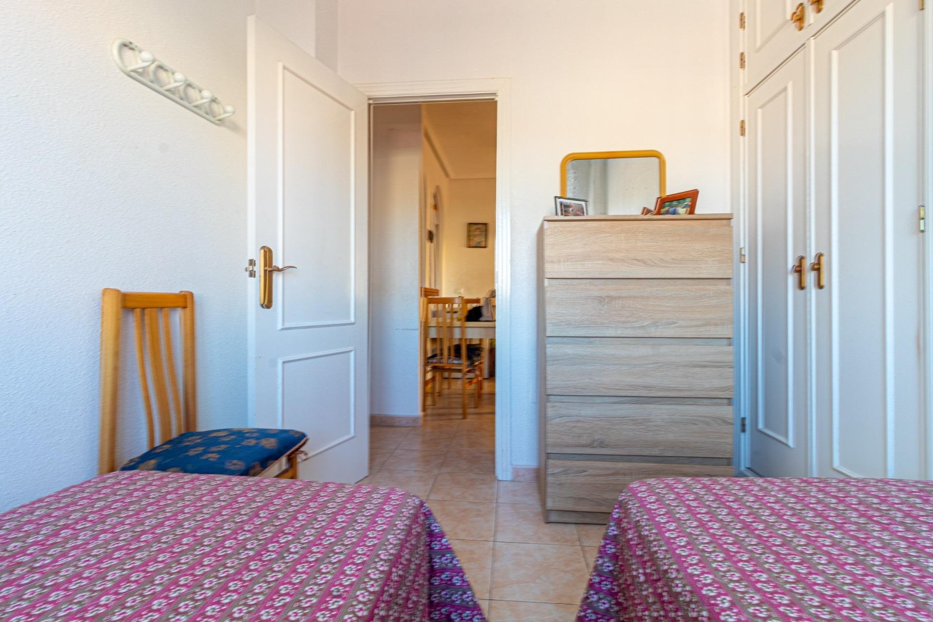 Resale - Bungalow -
Torrevieja - Playa de los Naufragos