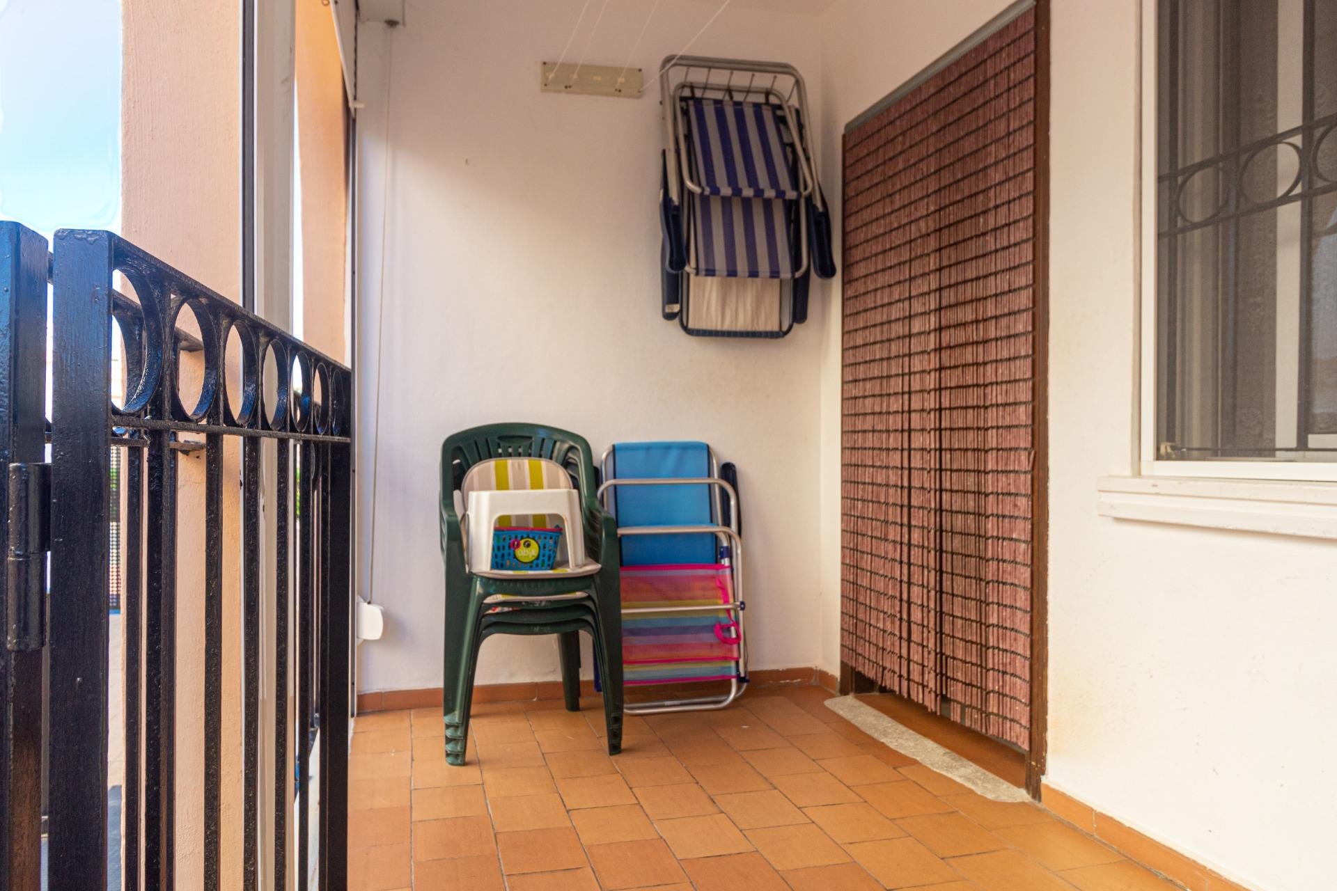 Resale - Bungalow -
Torrevieja - Playa de los Naufragos