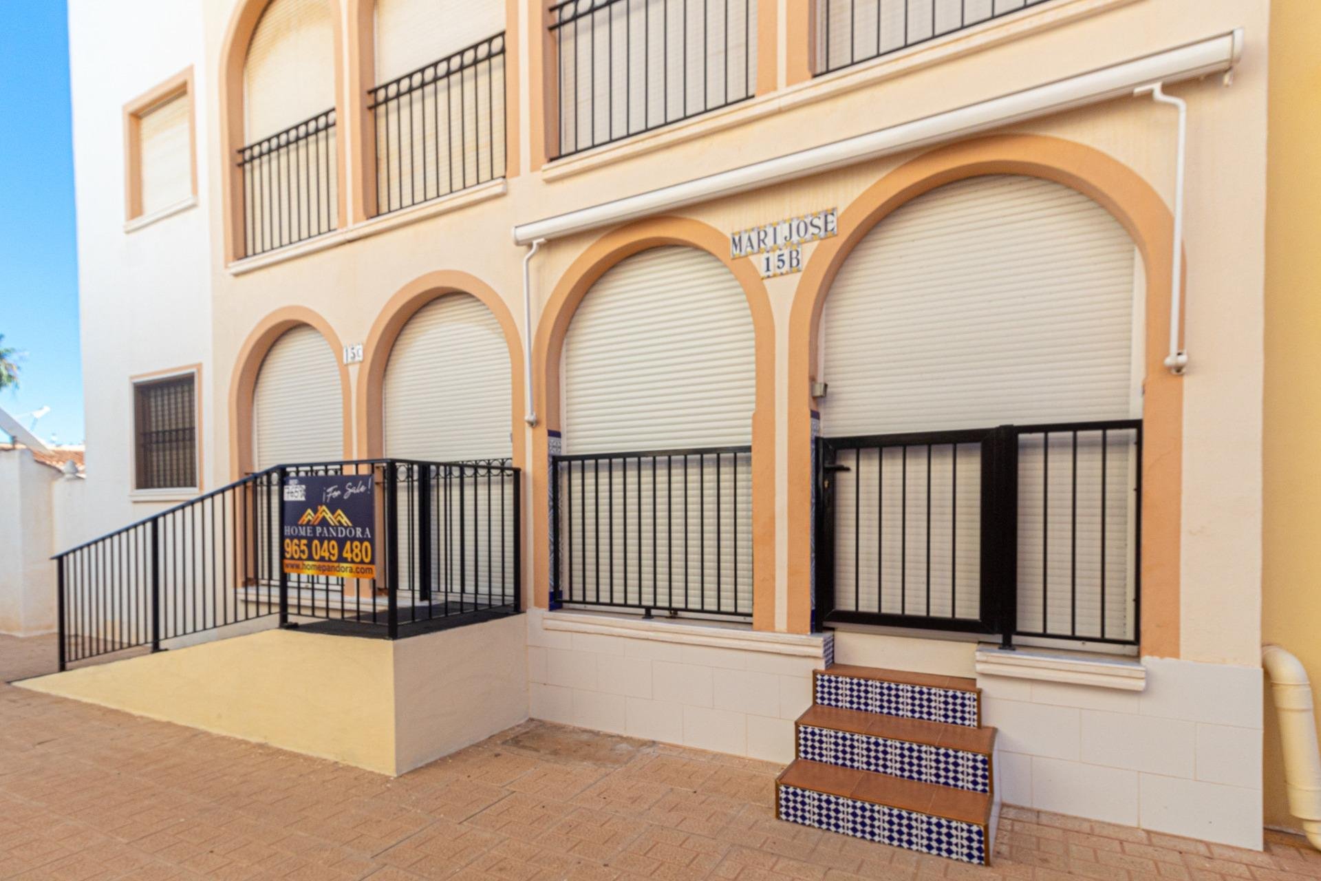 Resale - Bungalow -
Torrevieja - Playa de los Naufragos