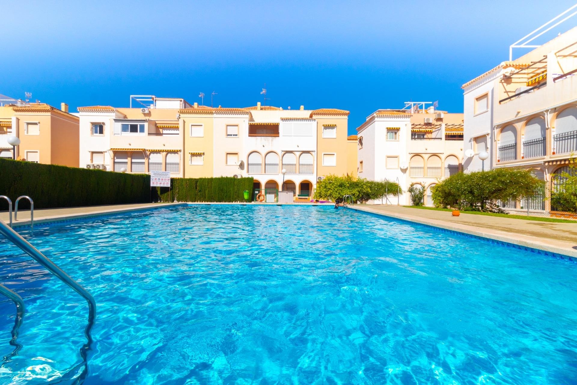 Resale - Bungalow -
Torrevieja - Playa de los Naufragos