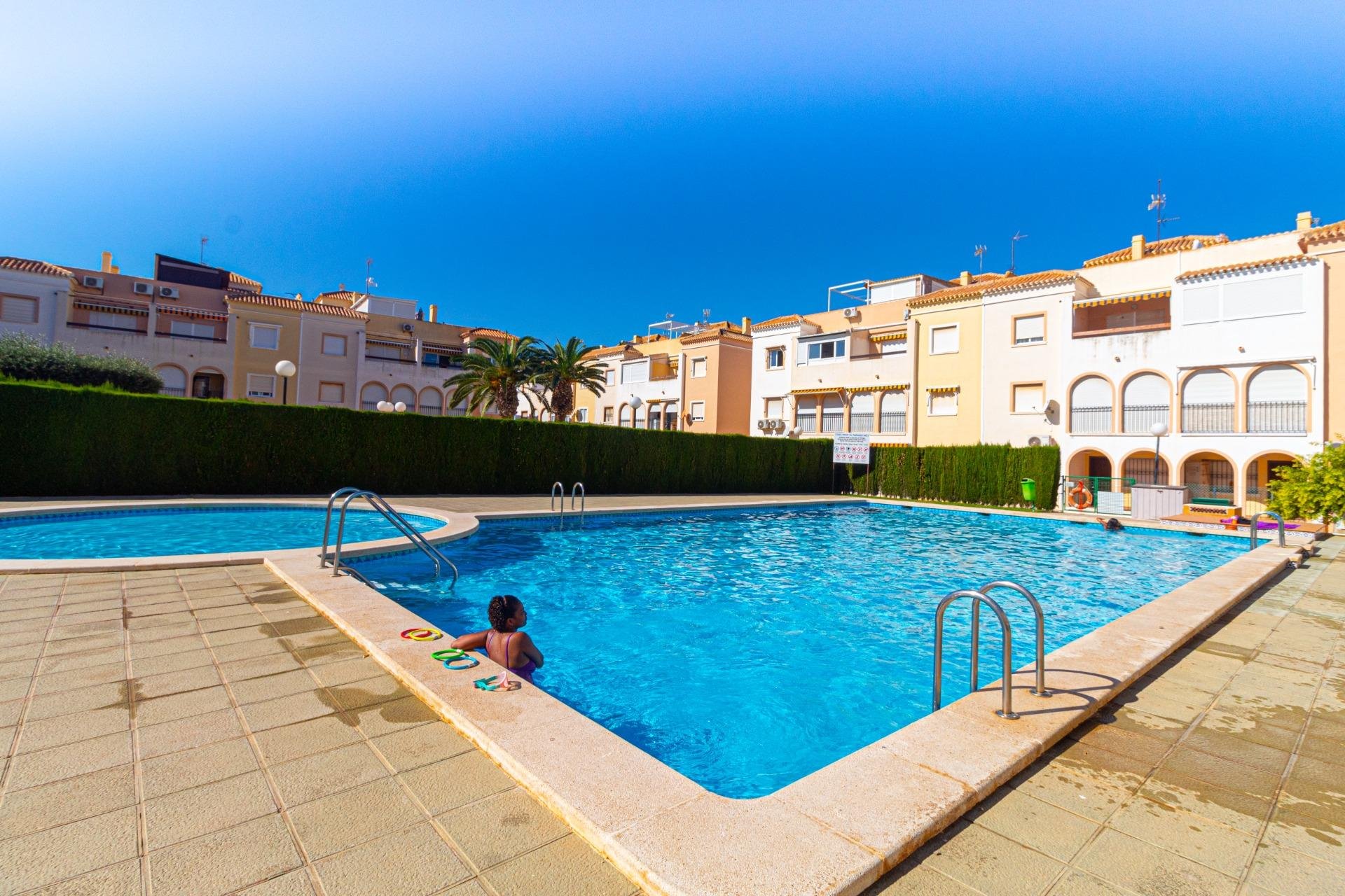 Resale - Bungalow -
Torrevieja - Playa de los Naufragos