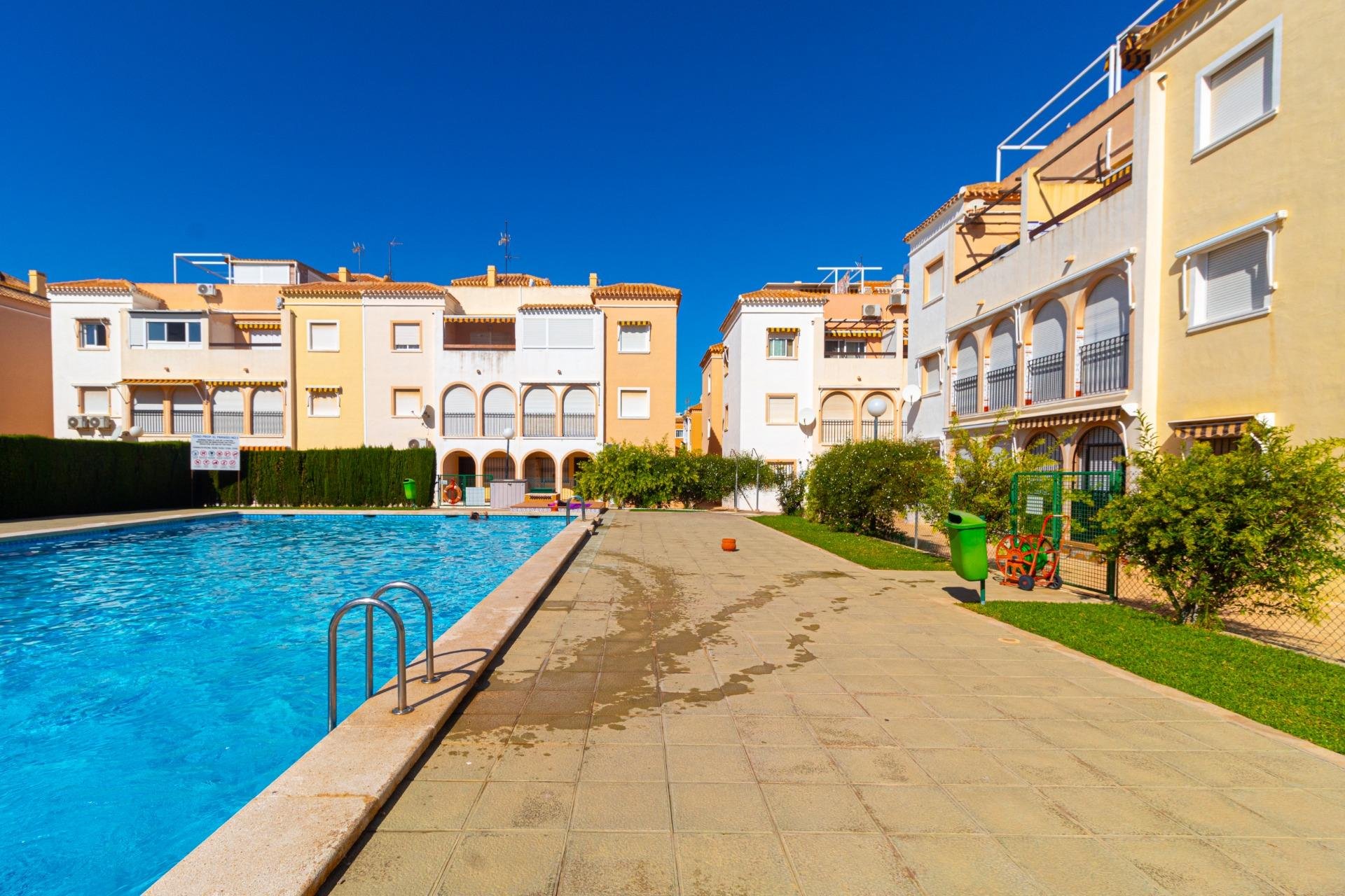 Resale - Bungalow -
Torrevieja - Playa de los Naufragos