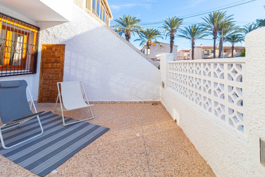 Resale - Bungalow -
Torrevieja - Playa de los Naufragos