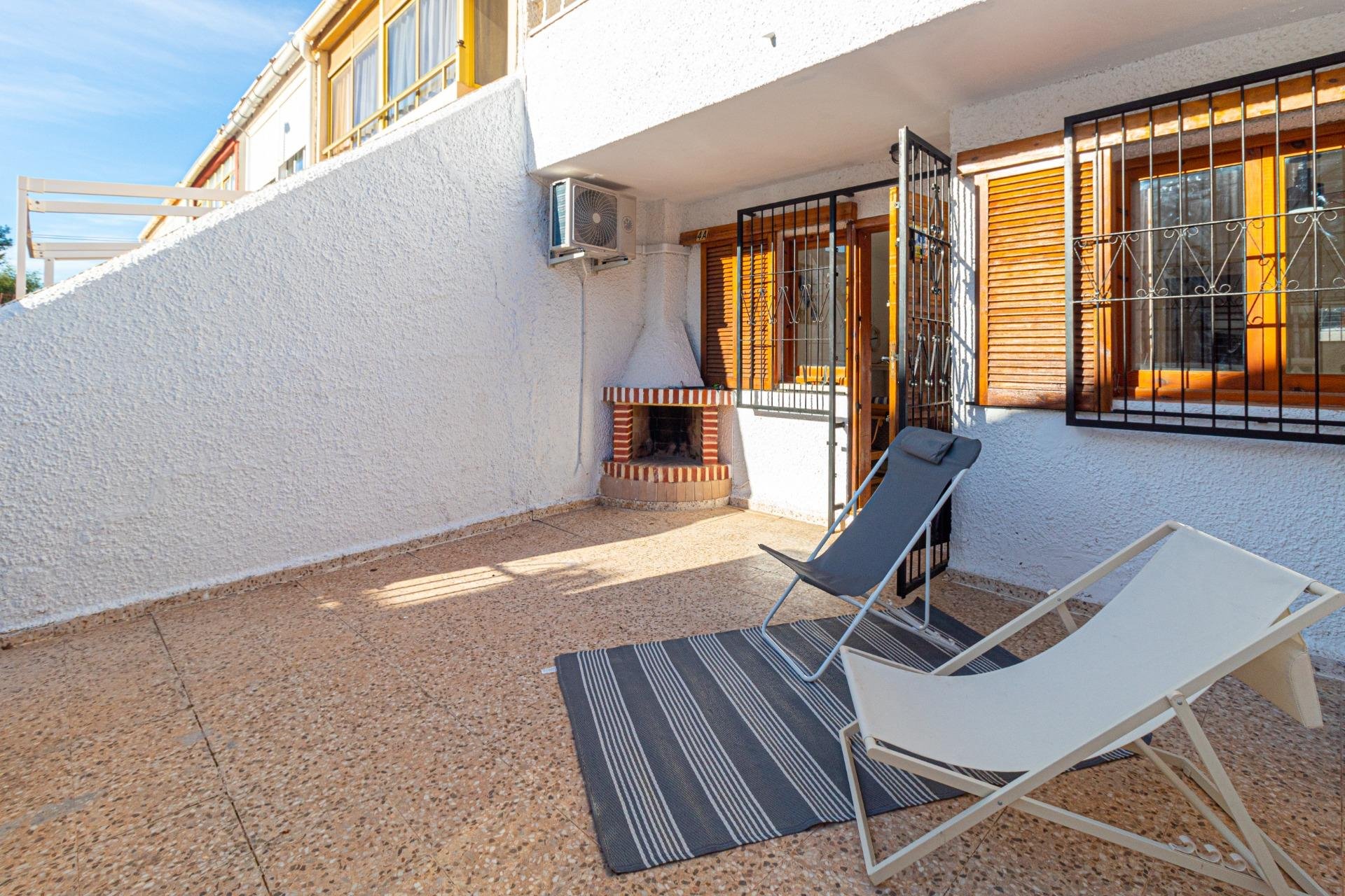 Resale - Bungalow -
Torrevieja - Playa de los Naufragos