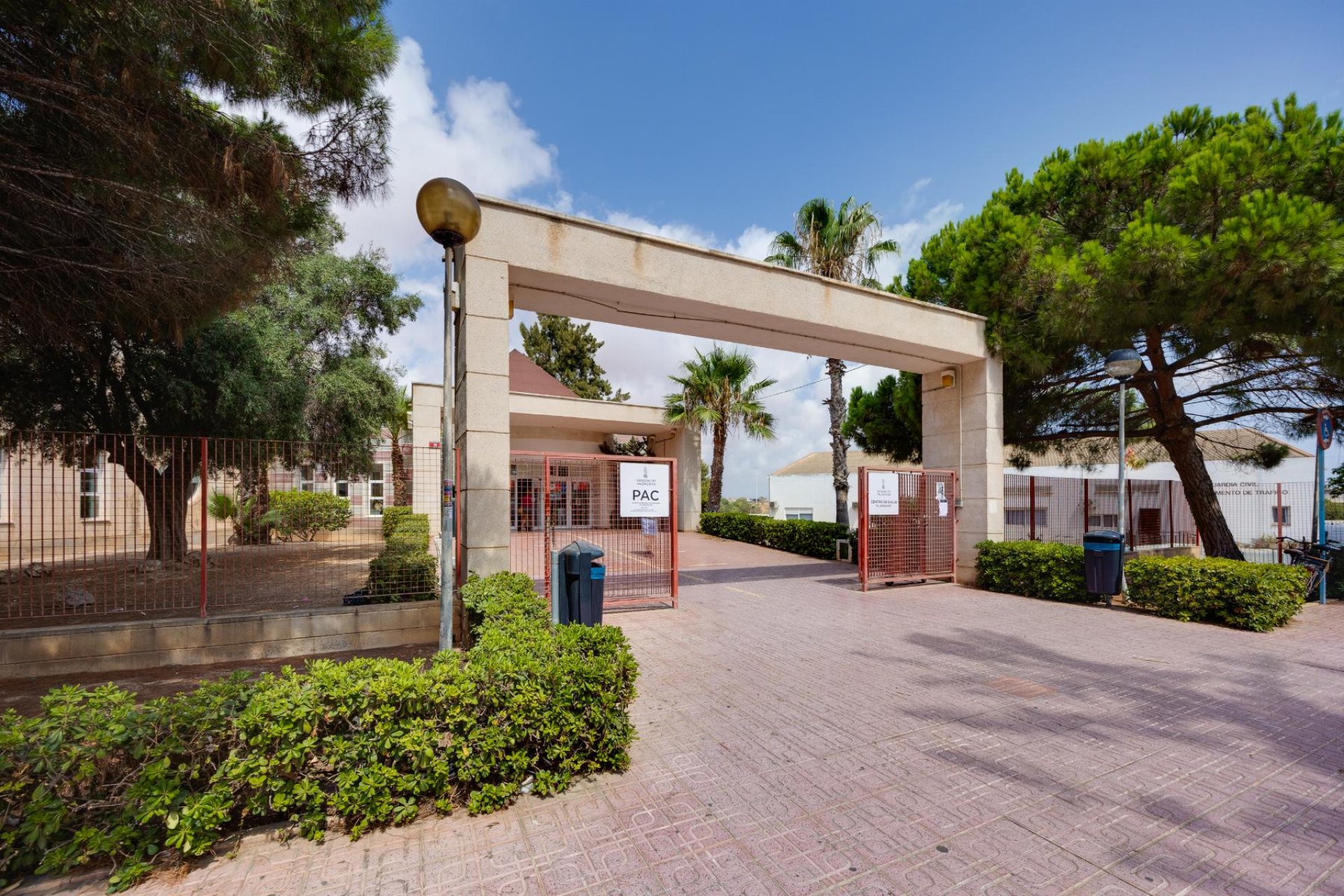 Resale - Bungalow -
Torrevieja - Playa del Acequión