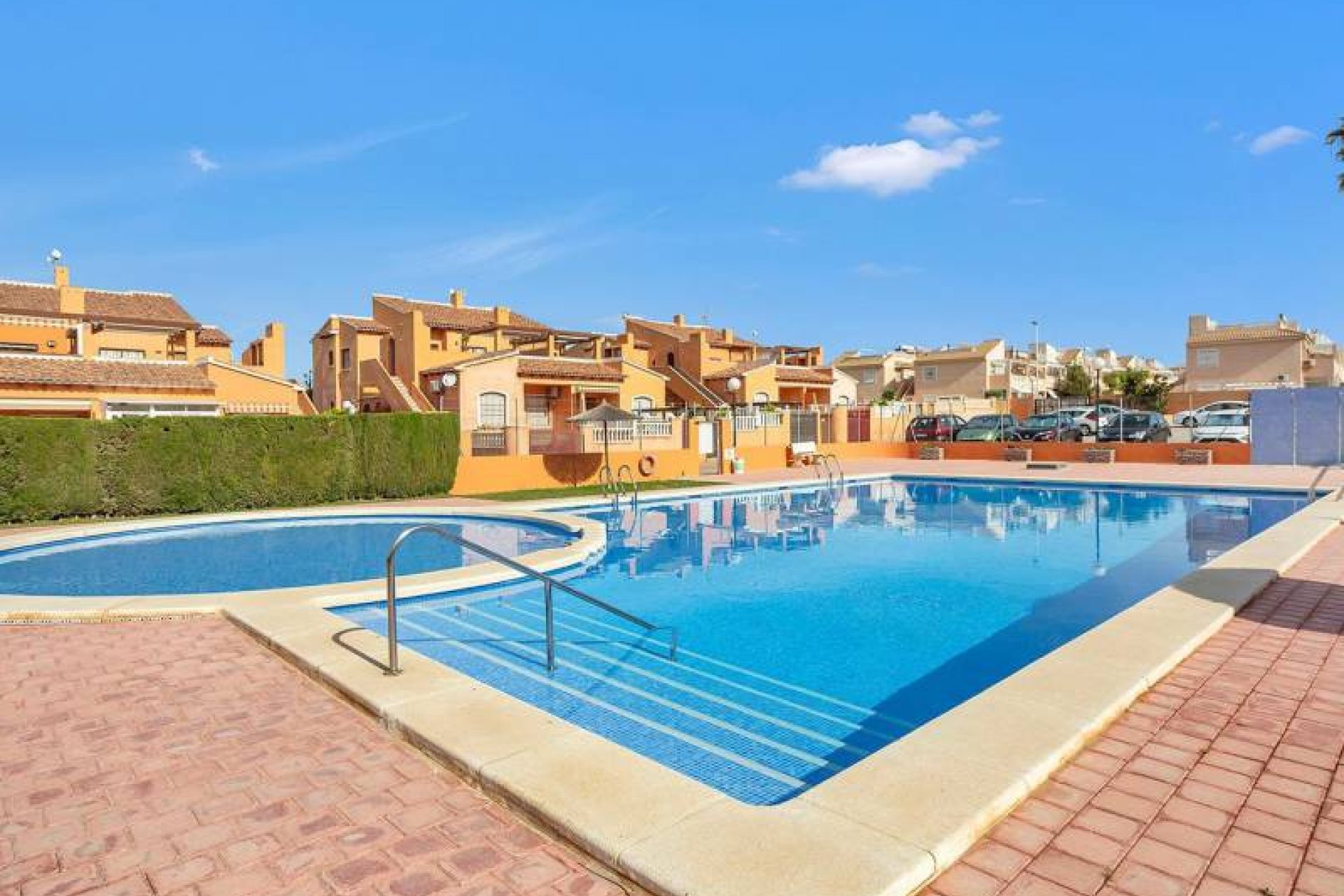 Resale - Bungalow -
Torrevieja - Torrejón