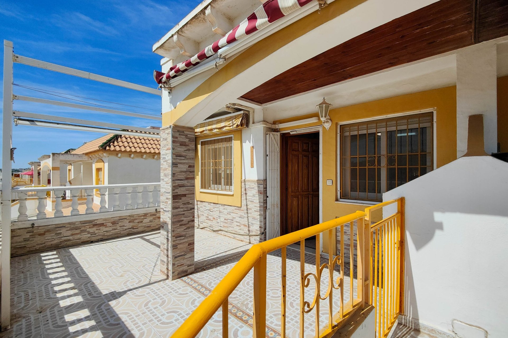Resale - Bungalow -
Torrevieja