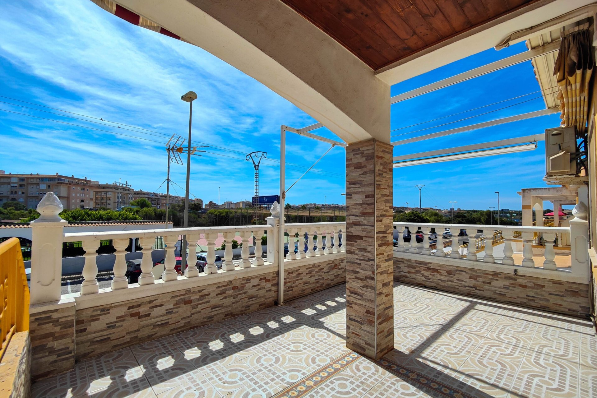 Resale - Bungalow -
Torrevieja