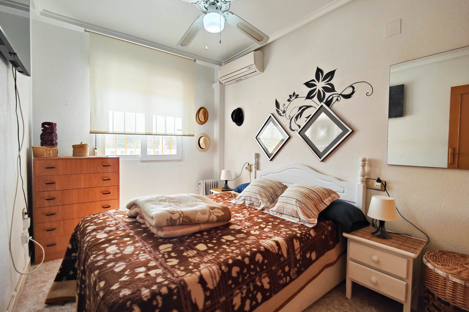 Resale - Bungalow -
Torrevieja